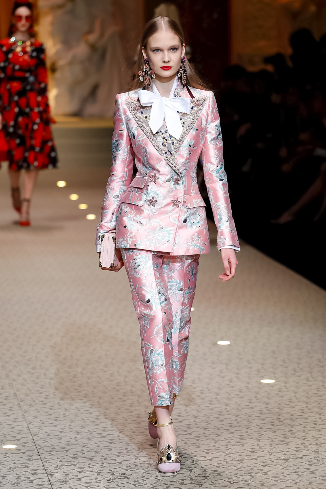 Today's must-know runway show: Dolce & Gabbana AW18 (Milan) - Grazia