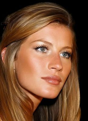 Gisele Bundchen Proves That “Natural Glow” Makeup Will Never Get Old