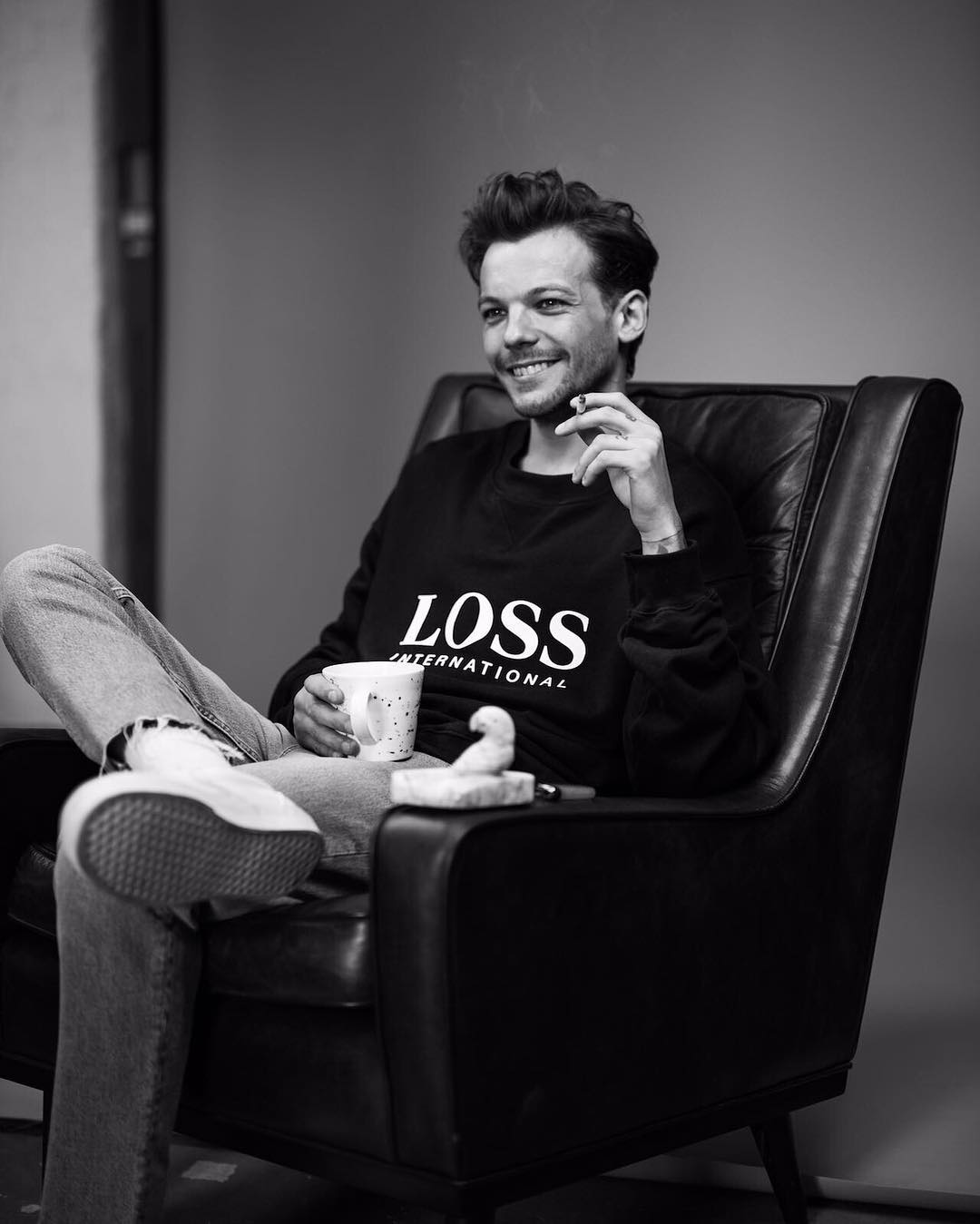 Louis Tomlinson Spends the Day Helping 83-Year-Old Richard Green Complete  His Bucket List – Watch!, Louis Tomlinson, Video