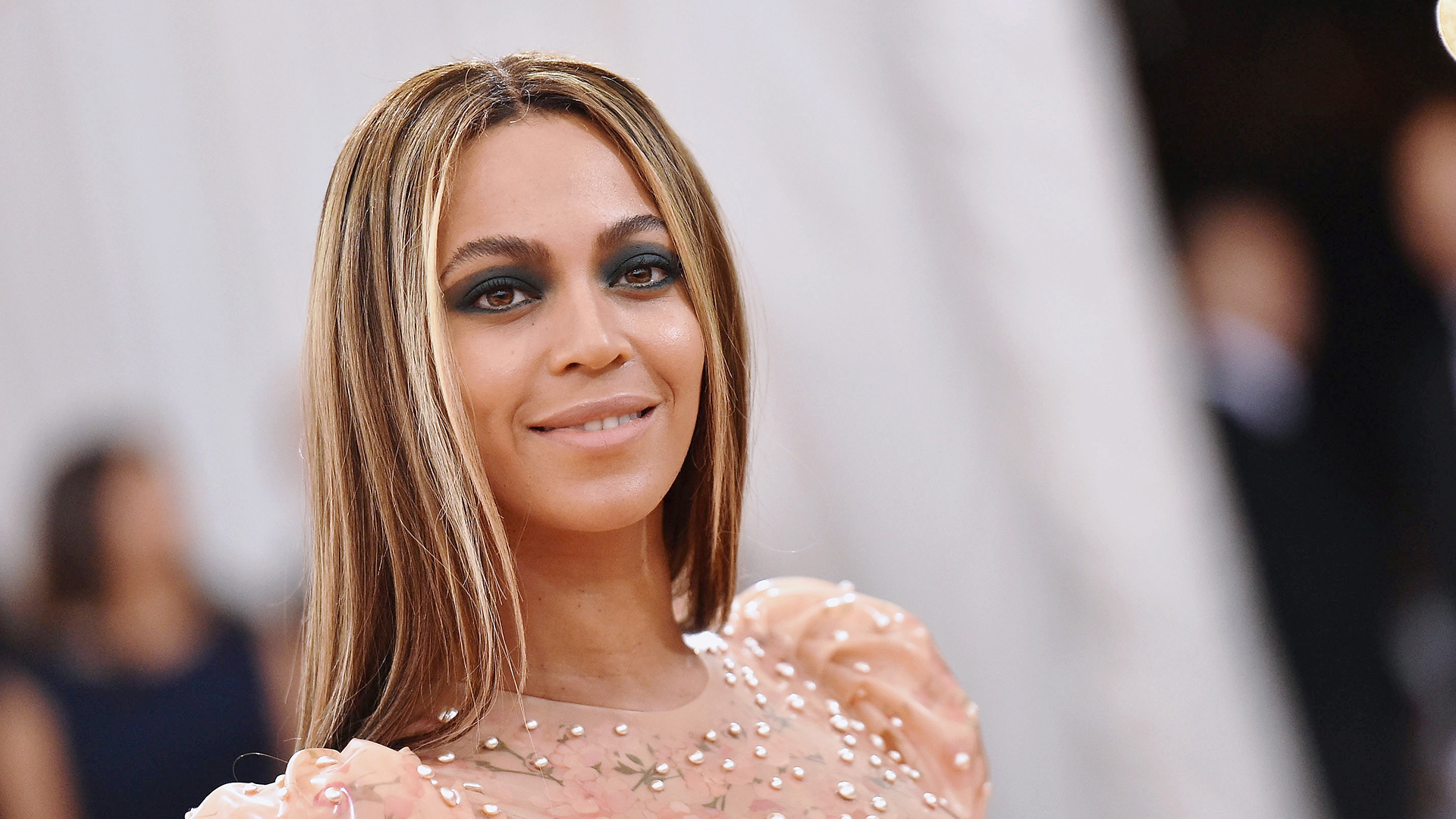 Beyonce’s Publicist Urges Fans Not to ‘Spew Hate’ After Viral Moment ...