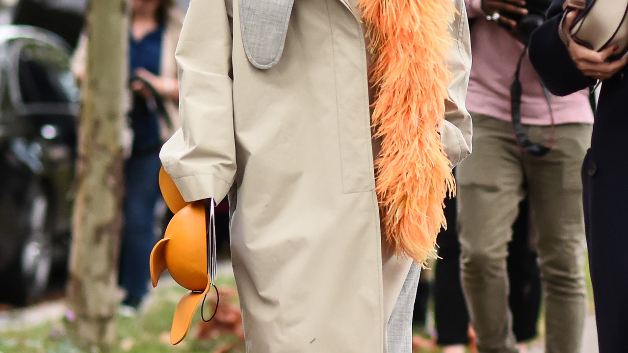 Fashion buyer Jonathan Lee wears a Loewe bag, Balenciaga shorts, News  Photo - Getty Images