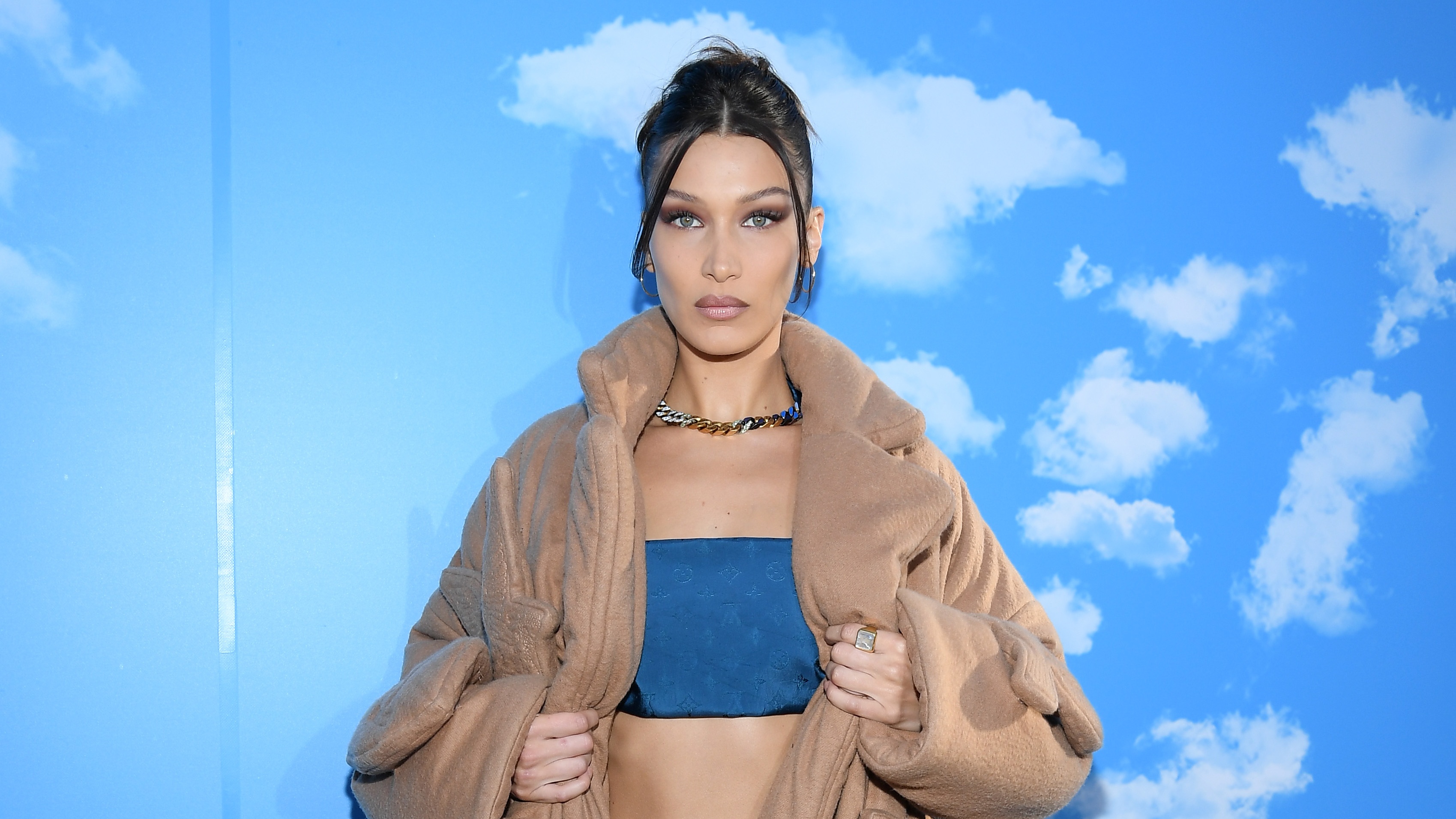 Low Rider In Louis Vuitton, Bella Hadid Revisits The 2000s With This Look -  Grazia