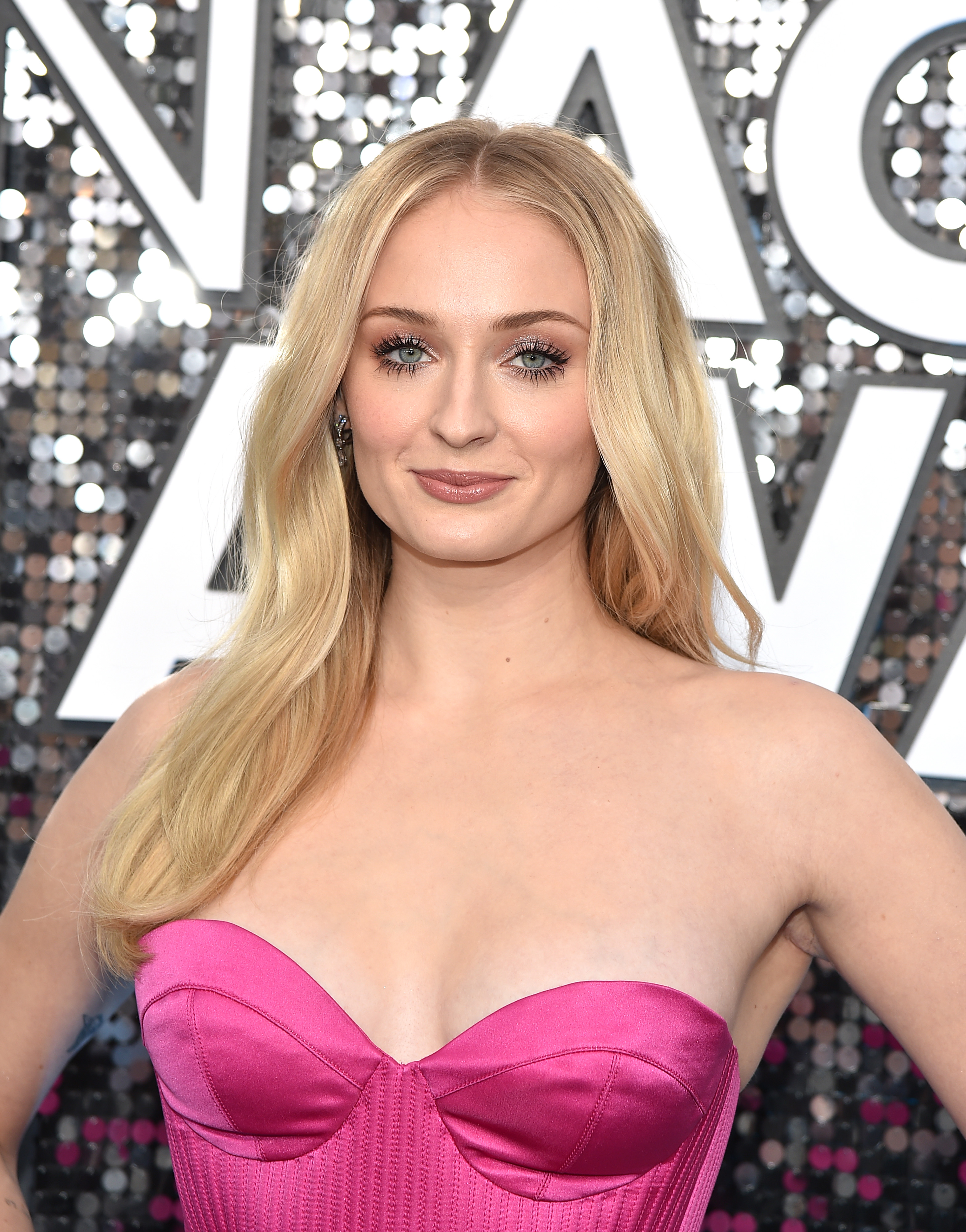 Sophie Turner Looks Amazing At The Screen Actors Guild Awards