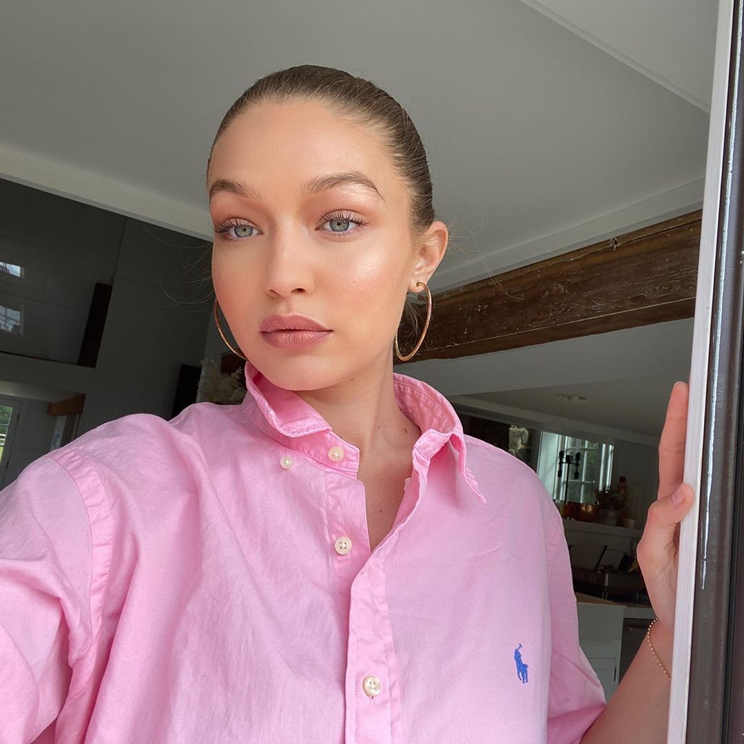 Gigi Hadid And Erin Parsons Have A Makeup On