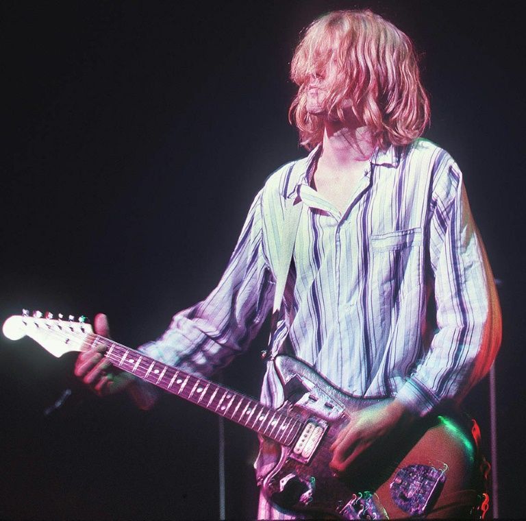 Kurt Cobain pink hair 