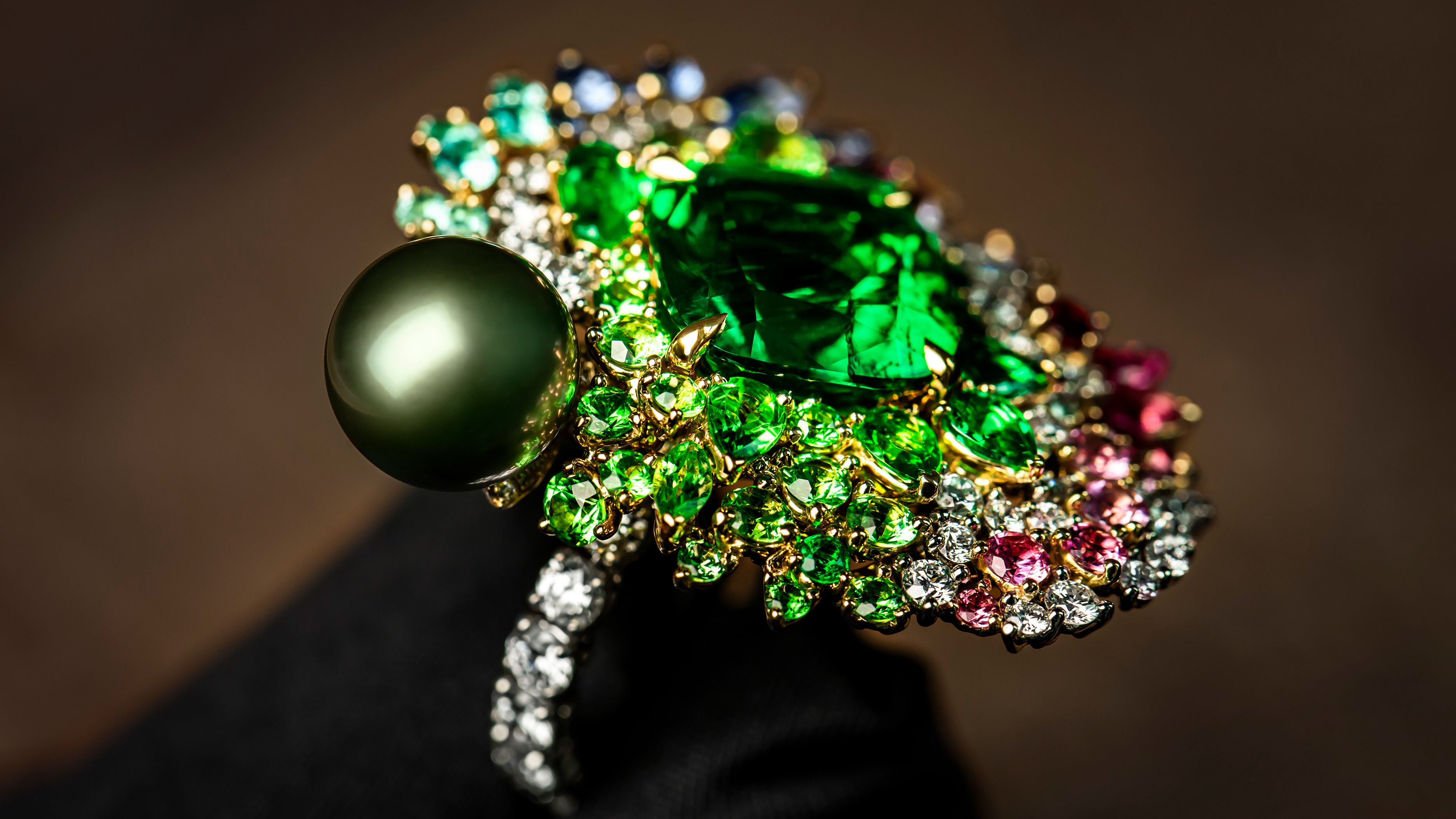 The Savoir-Faire Behind the 'Dior Print' High Jewelry Collection 