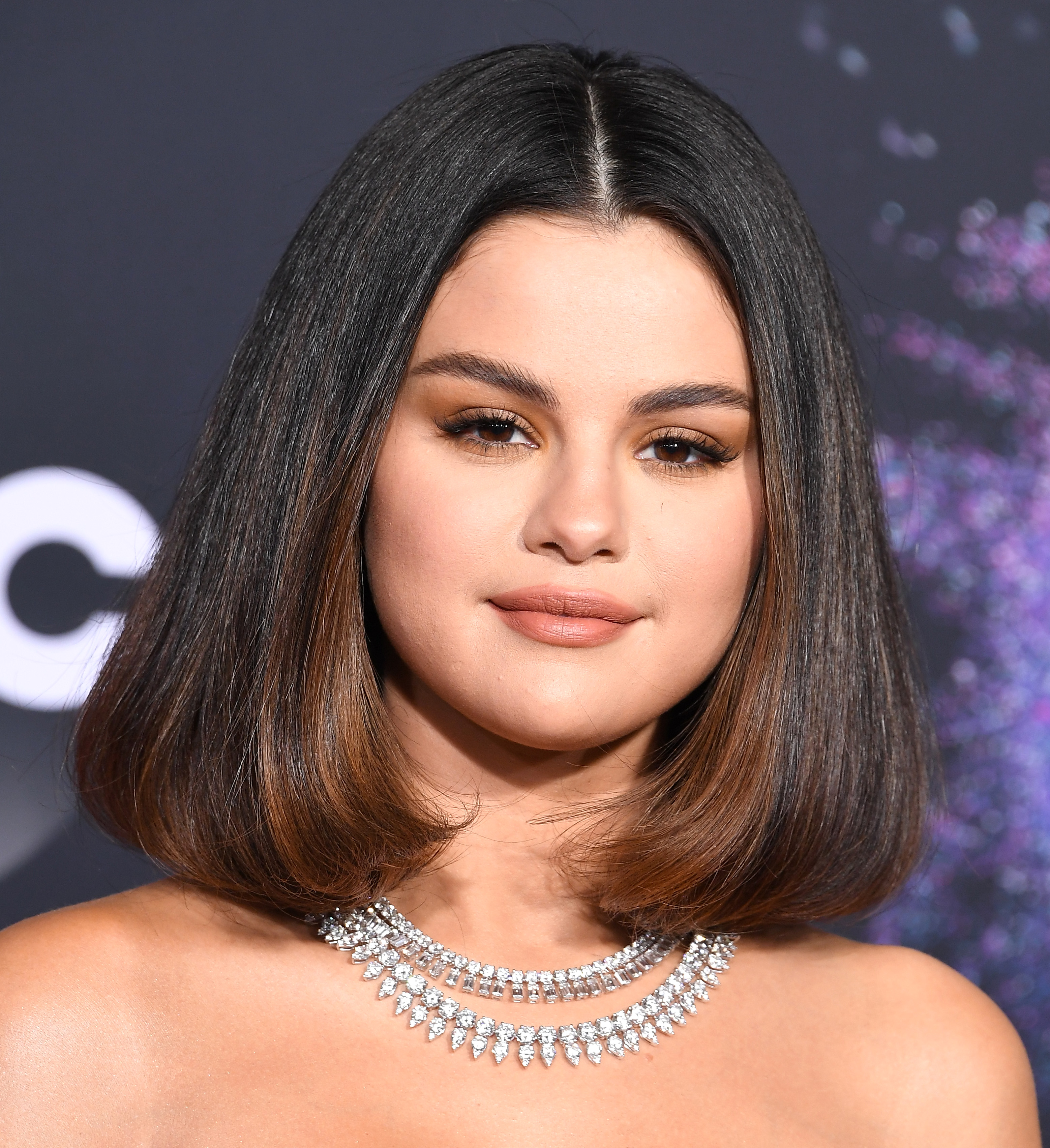 Watch Selena Gomez Show Off Her New Bob Haircut on TikTok  Teen Vogue