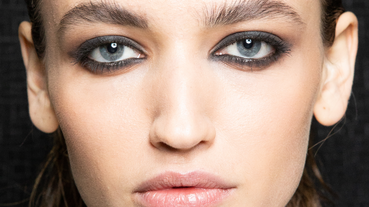 Graphic Black Eyeliner is Back in the Spotlight, Fashionisers©