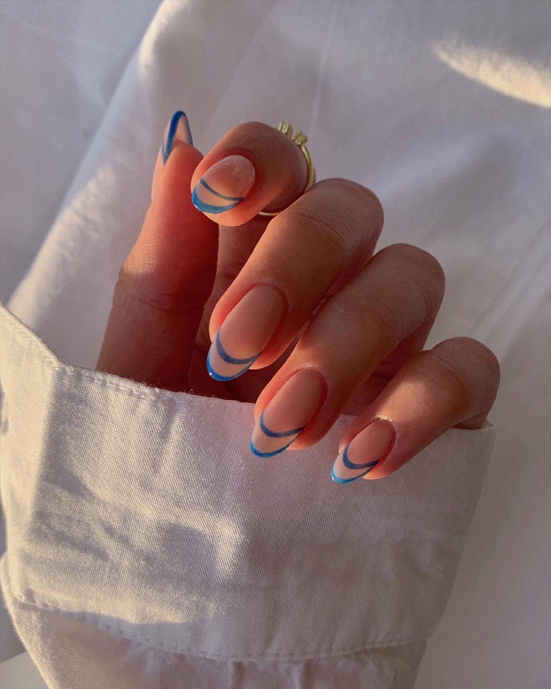 The Outline French Manicure Is The Latest Nail Trend To Try - Grazia