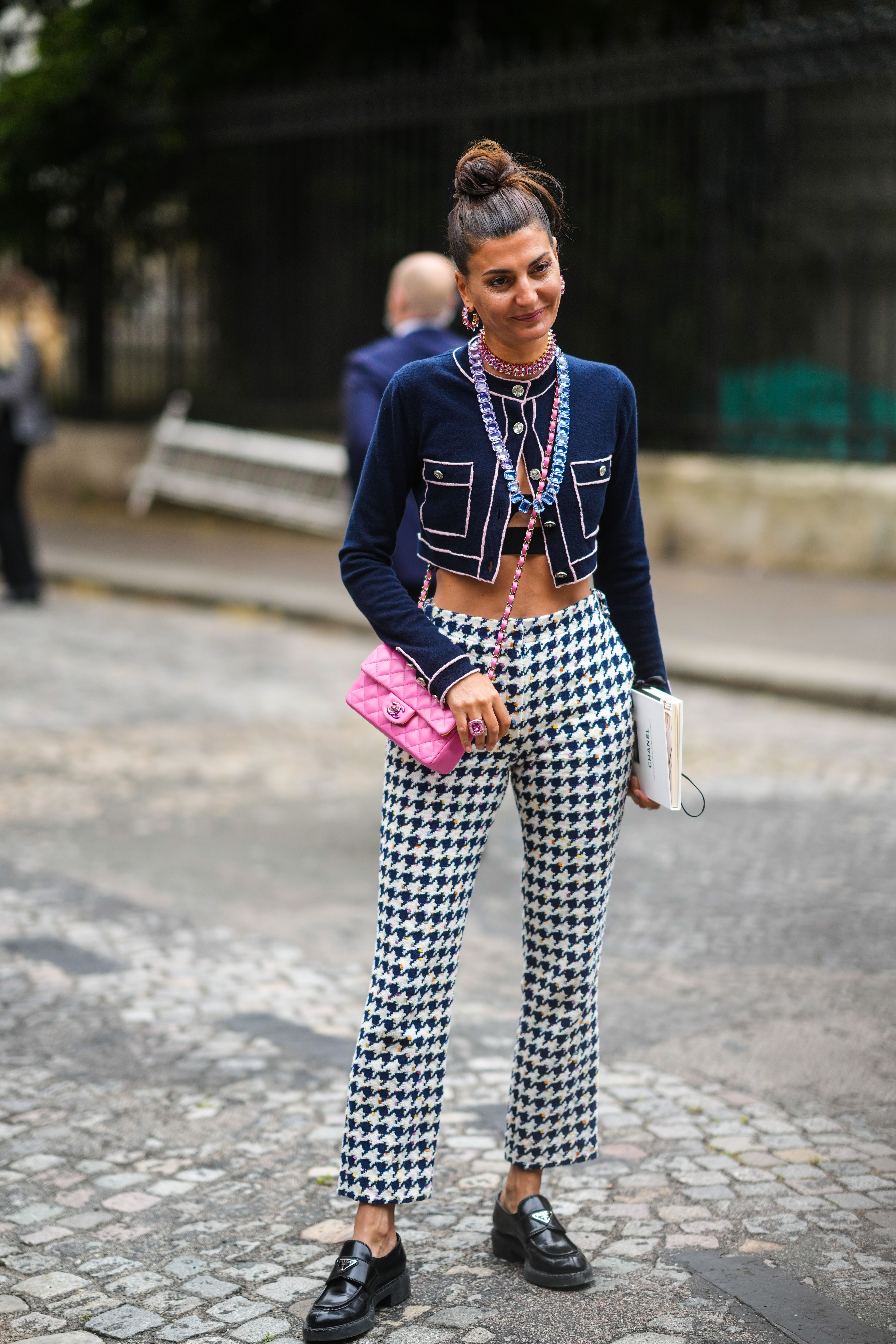 A cropped knit and low waist is the combo of choice for street stylers this  season - Vogue Scandinavia