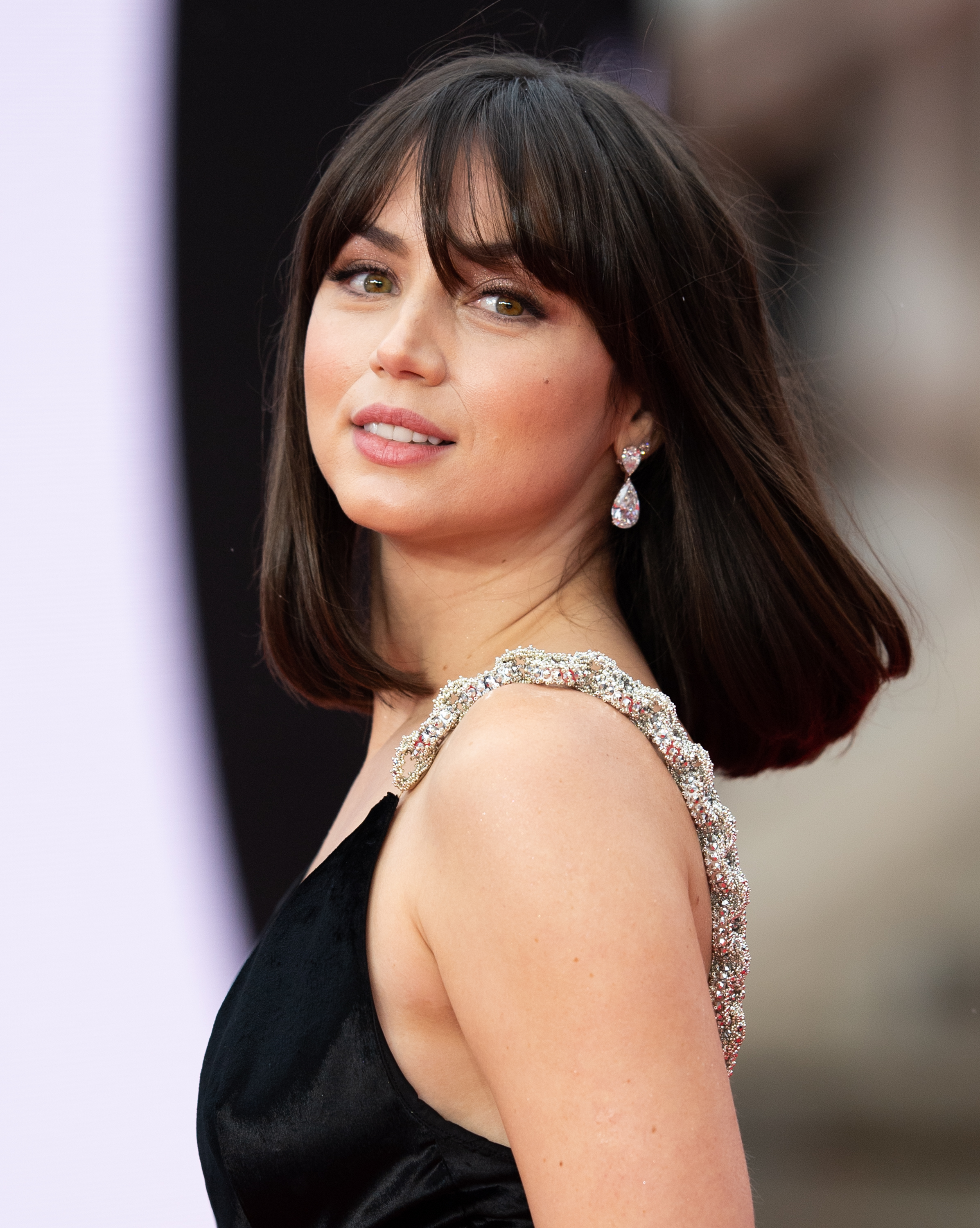 Ana De Armas Wore This Cult Foundation On The “No Time To Die” Carpet