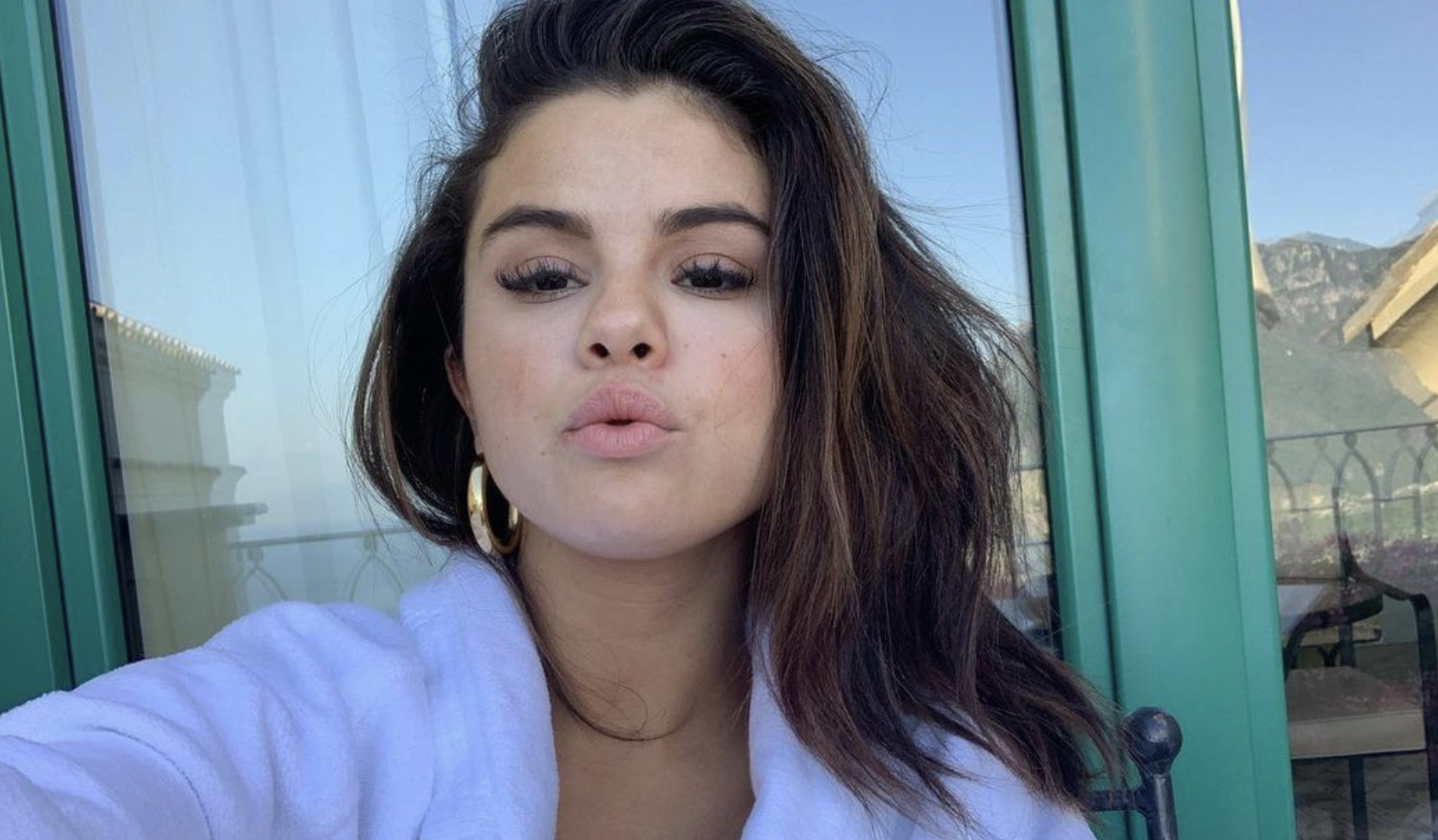 Selena Gomez Got a New Tattoo of Praying Hands Before the AMAs