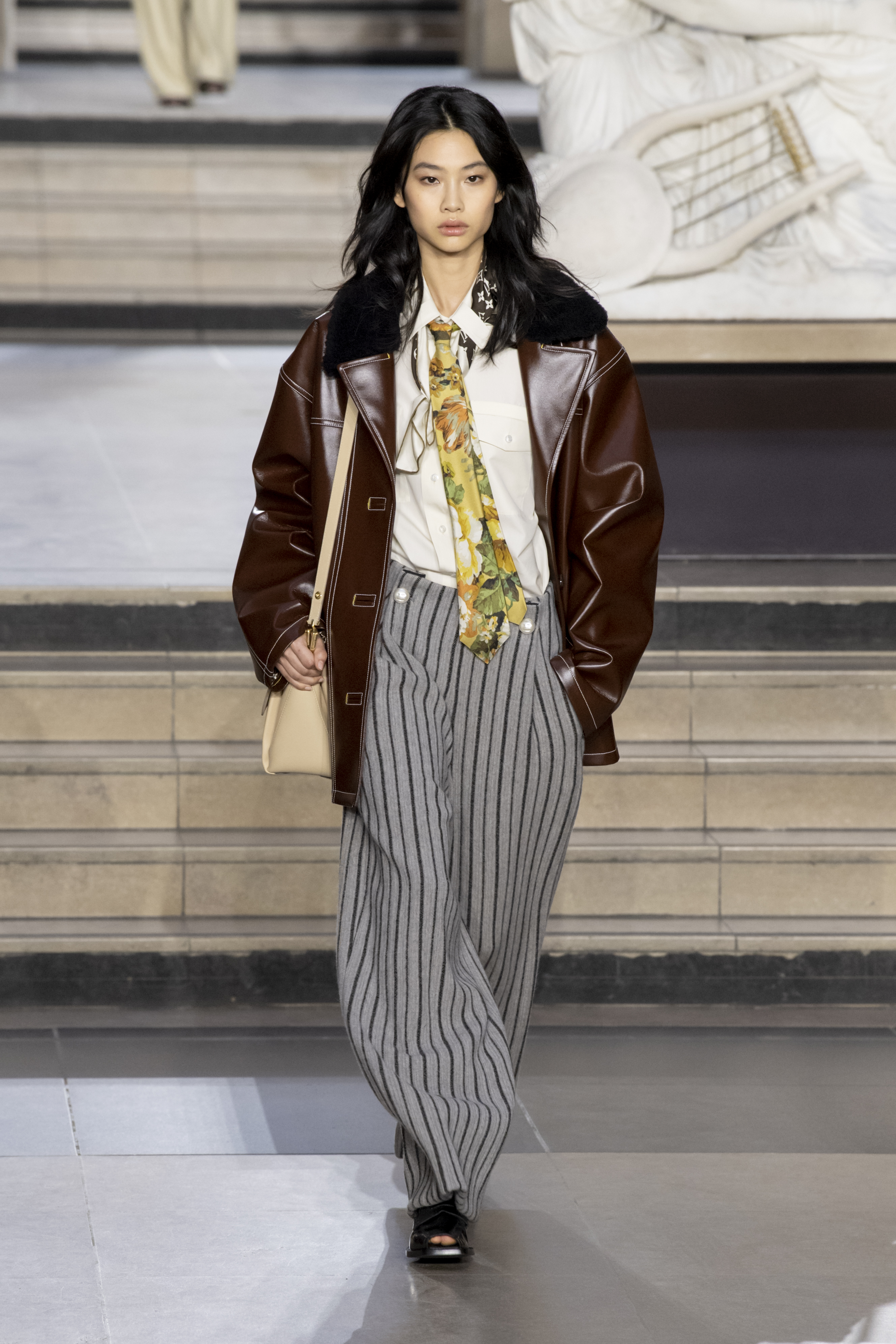 Louis Vuitton: Runway - Paris Fashion Week - Womenswear F/W 2022-2023 -  Grazia