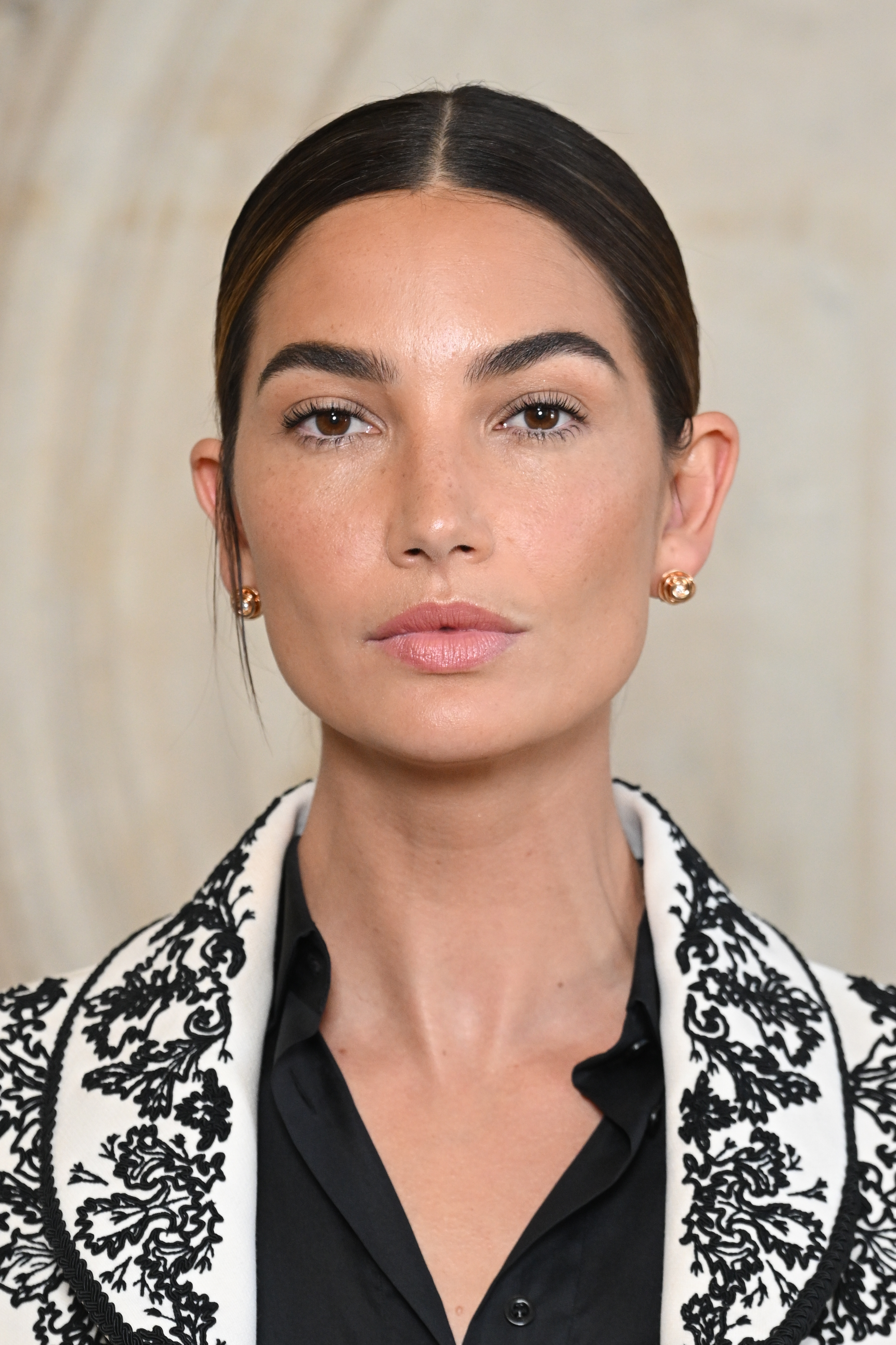 Lily Aldridge Wore A Minimalist Beauty Look to Dior's Fashion Week Show
