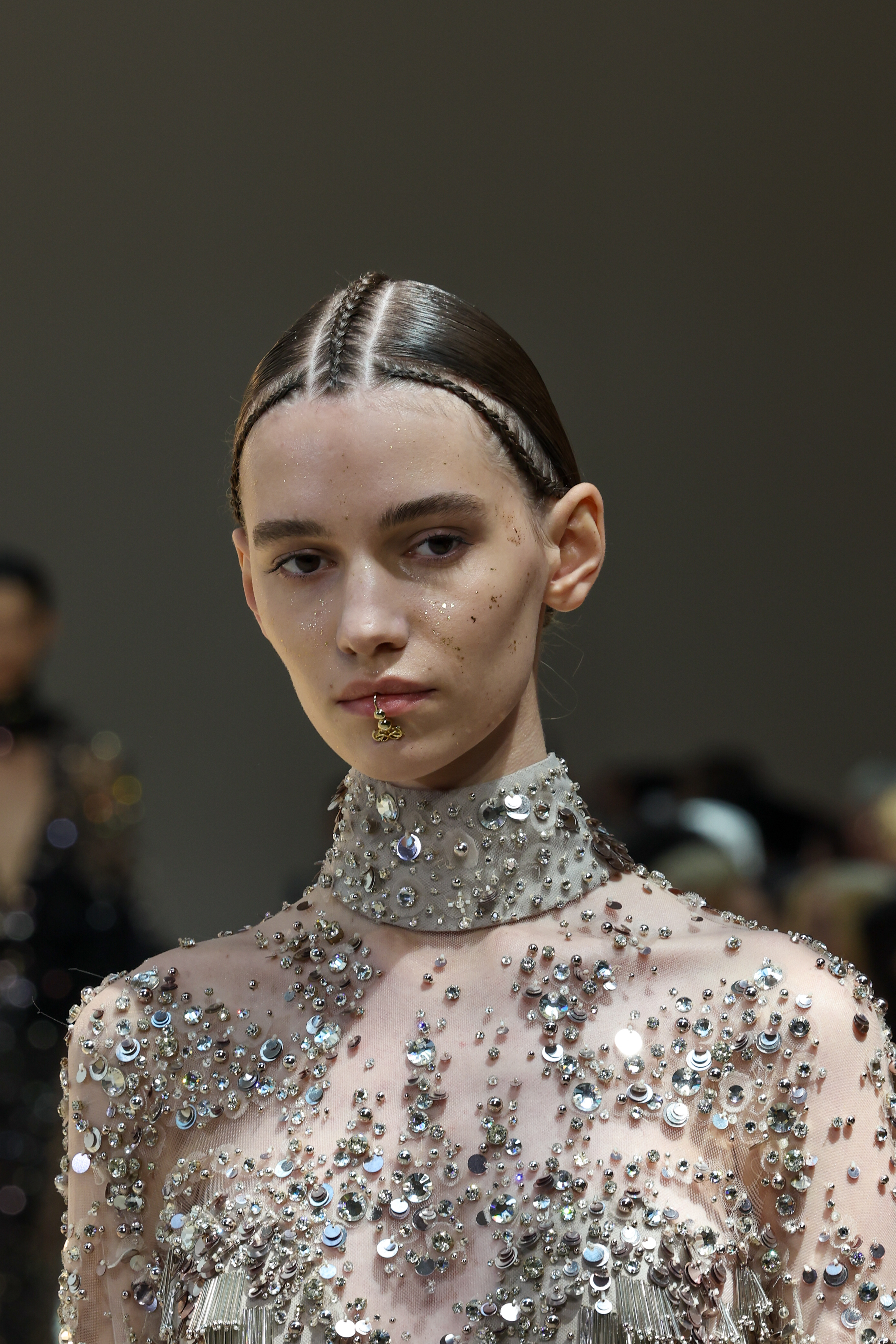 Elie Saab Haute Couture 2022: The Sleek Bun Toughens Up - Grazia