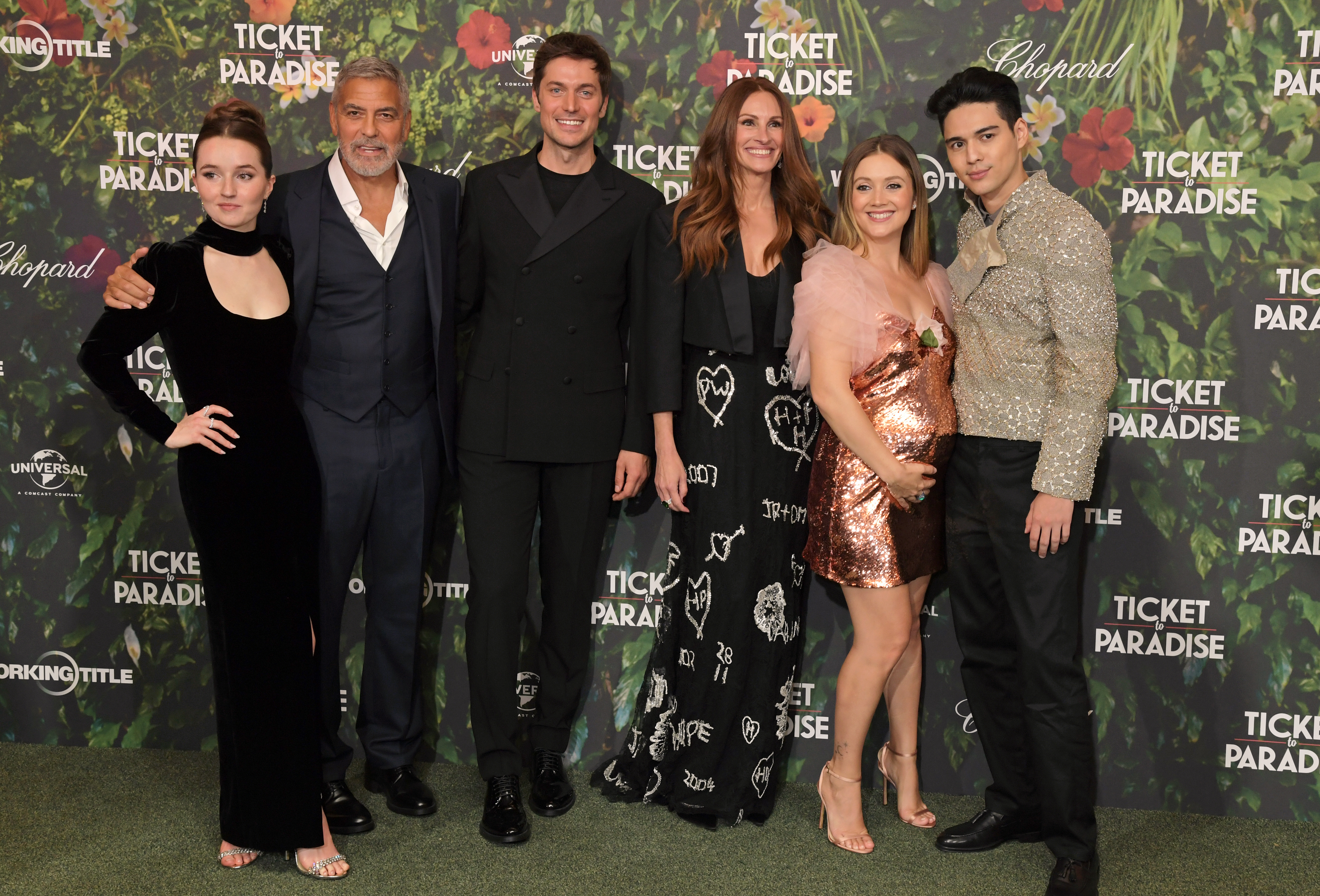 George & Amal Clooney Pose with Julia Roberts at 'Ticket to Paradise'  Premiere!: Photo 4812827  Amal Alamuddin Clooney, George Clooney, Julia  Roberts, Kaitlyn Dever, Lucas Bravo, Maxime Bouttier, Nico Parker, Ol