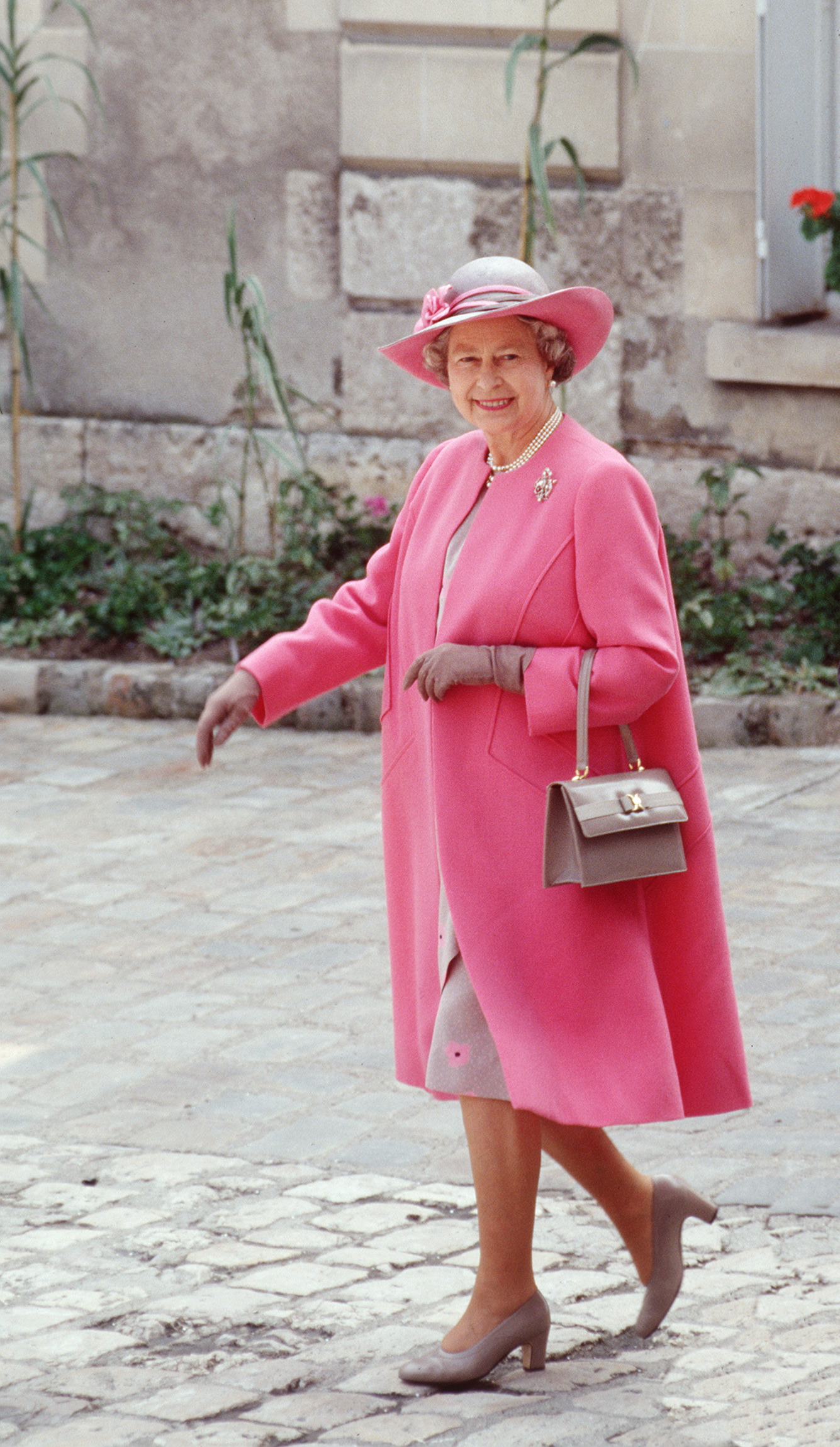 Queen Elizabeth II,glowed in a bright pink coat and floral dress at Royal  Windsor Cup Polo , 24 Jun 2019🌸 #queen #queenelizabeth #eliz