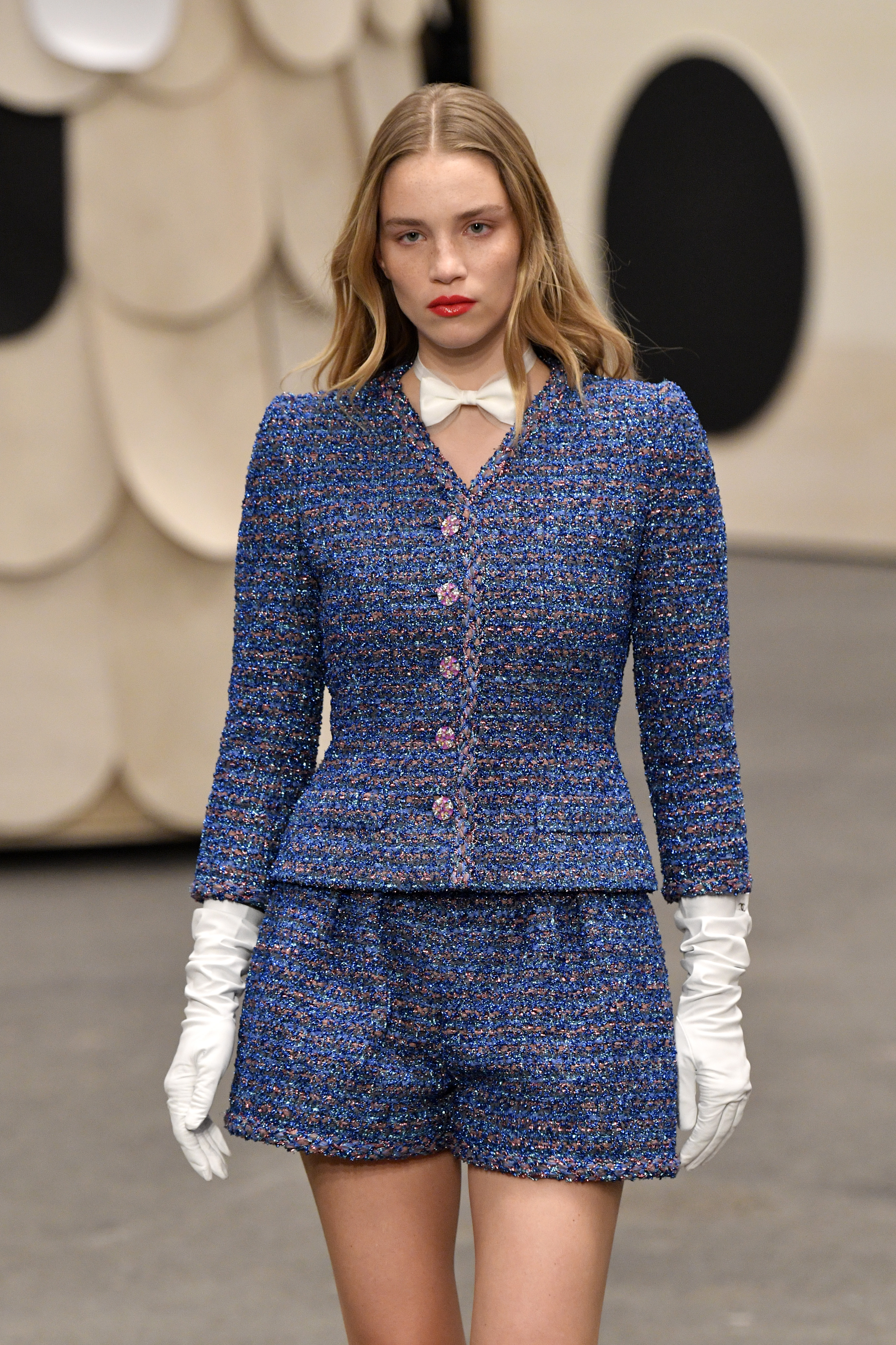 Chanel Seeks to Reinvent the Power Suit With a Retro Spring Haute Couture  Collection - Fashionista