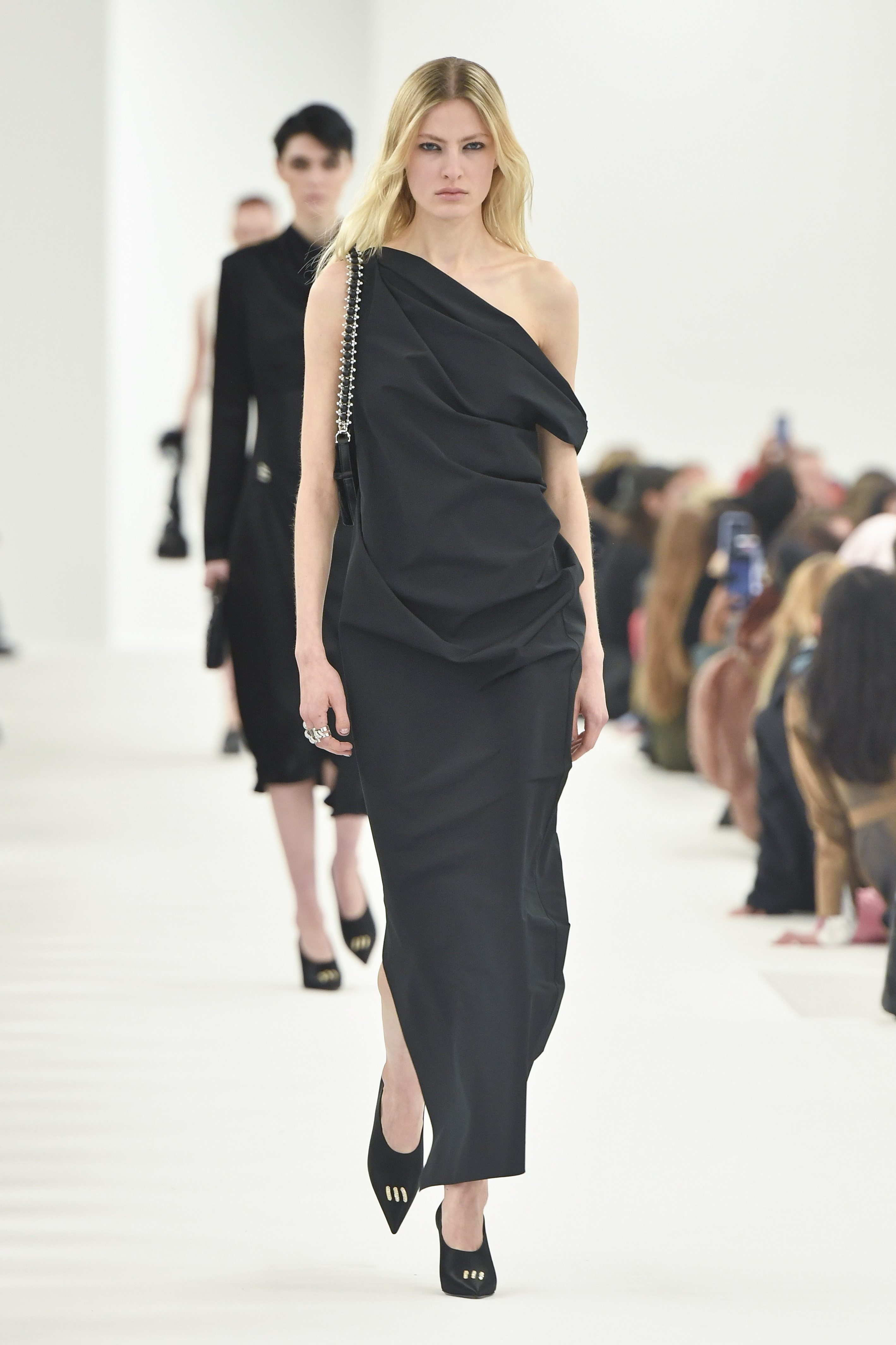 Givenchy - Runway - Fall/Winter 2023-2024 Paris Fashion Week - Grazia
