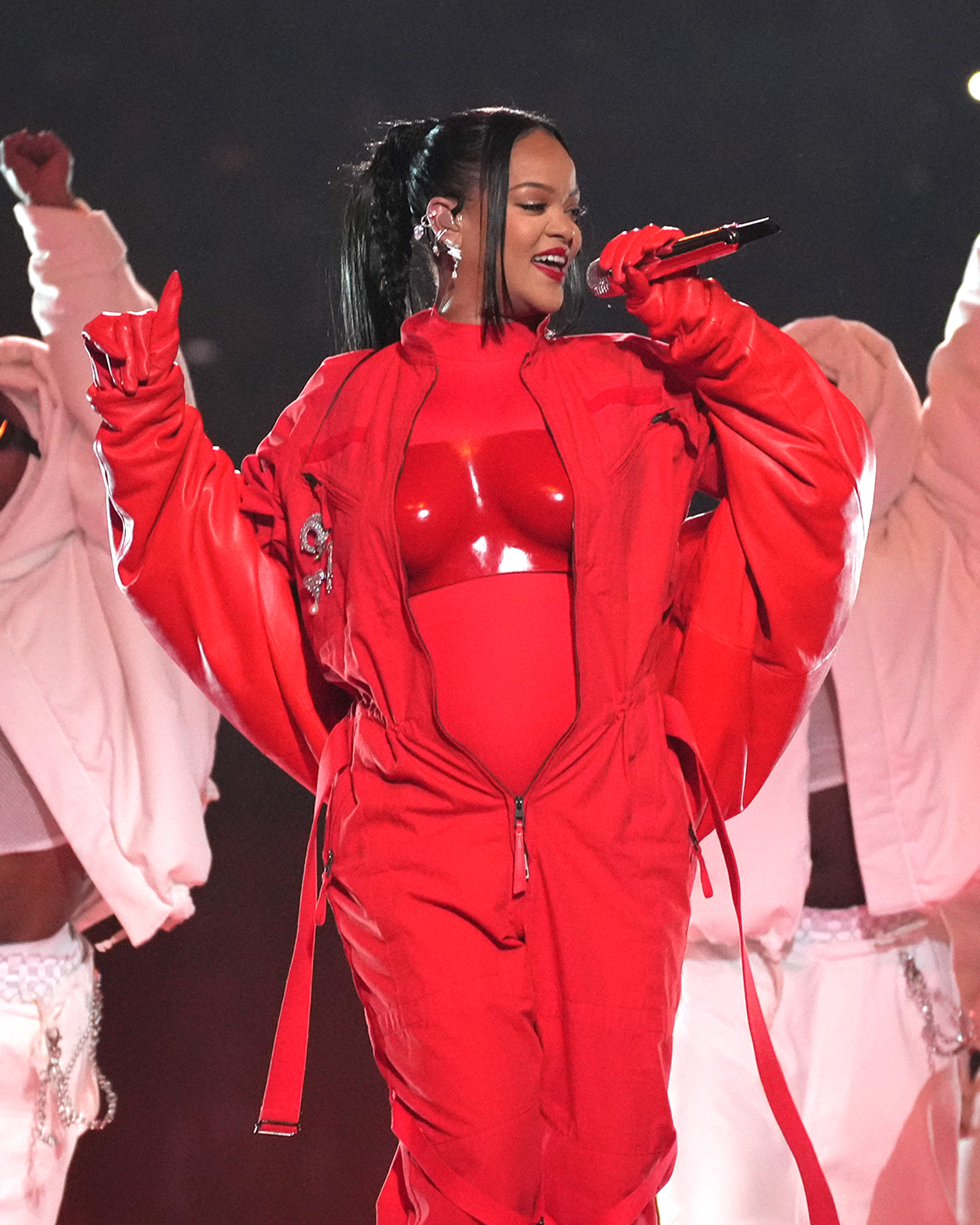 Rihanna-Superbowl-pregnant