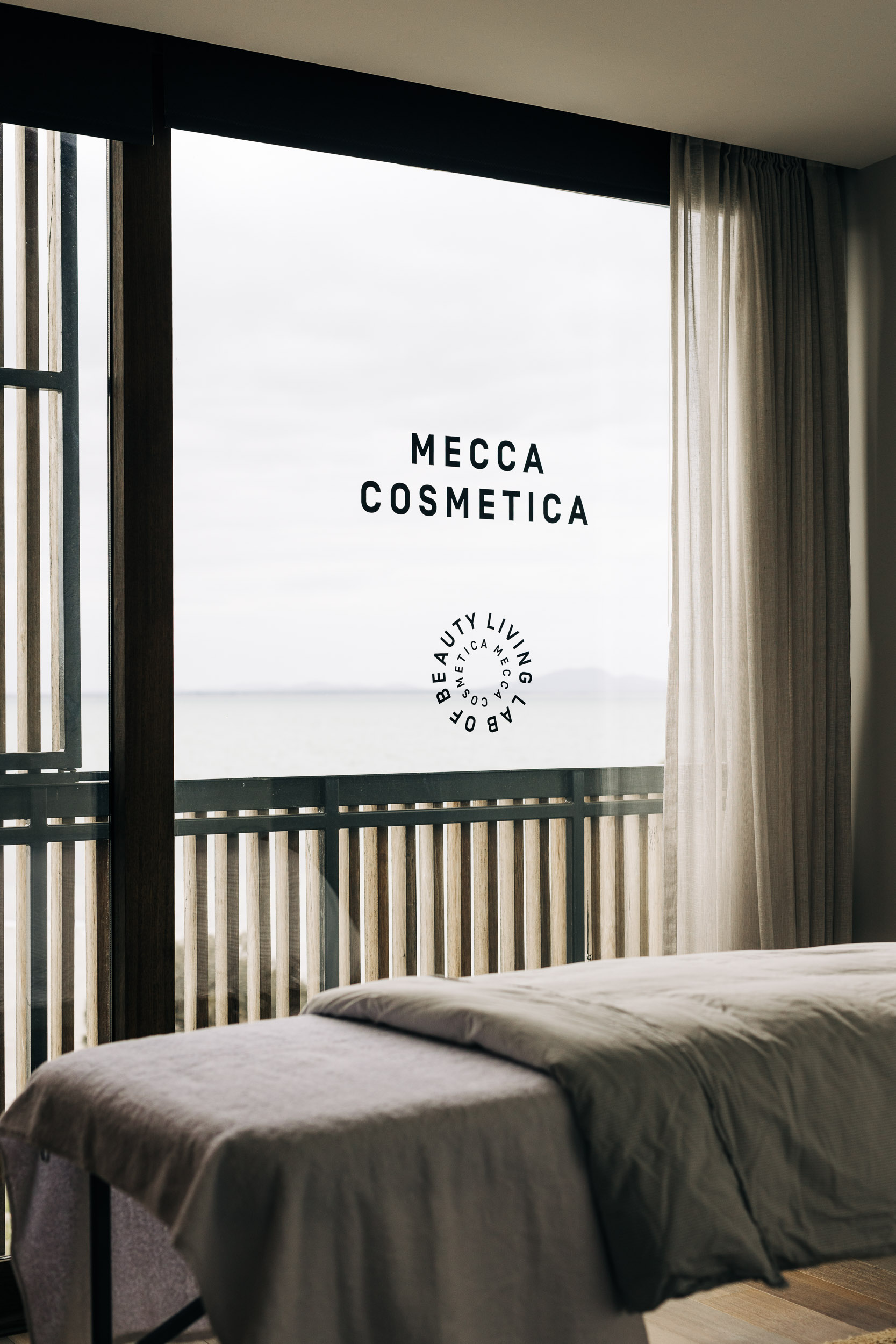 MECCA Cosmetica Restoring Retinol