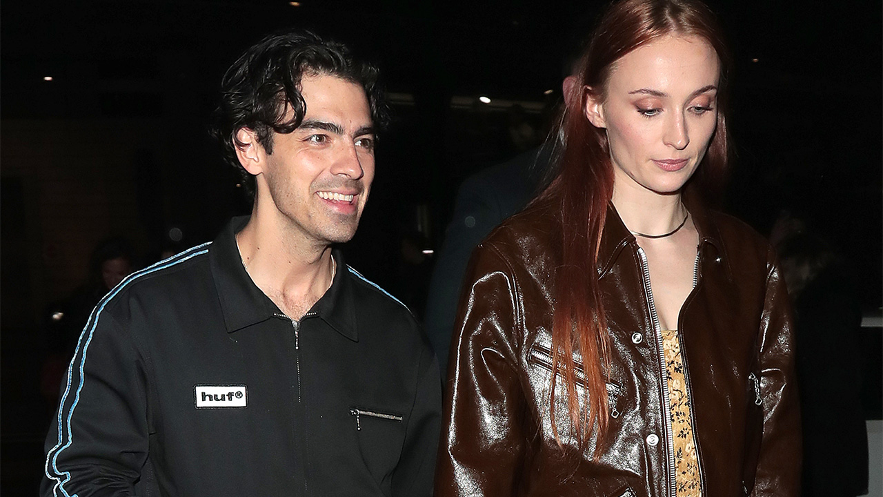 Sophie Turner Nails The Rockstar Girlfriend Aesthetic At Concert