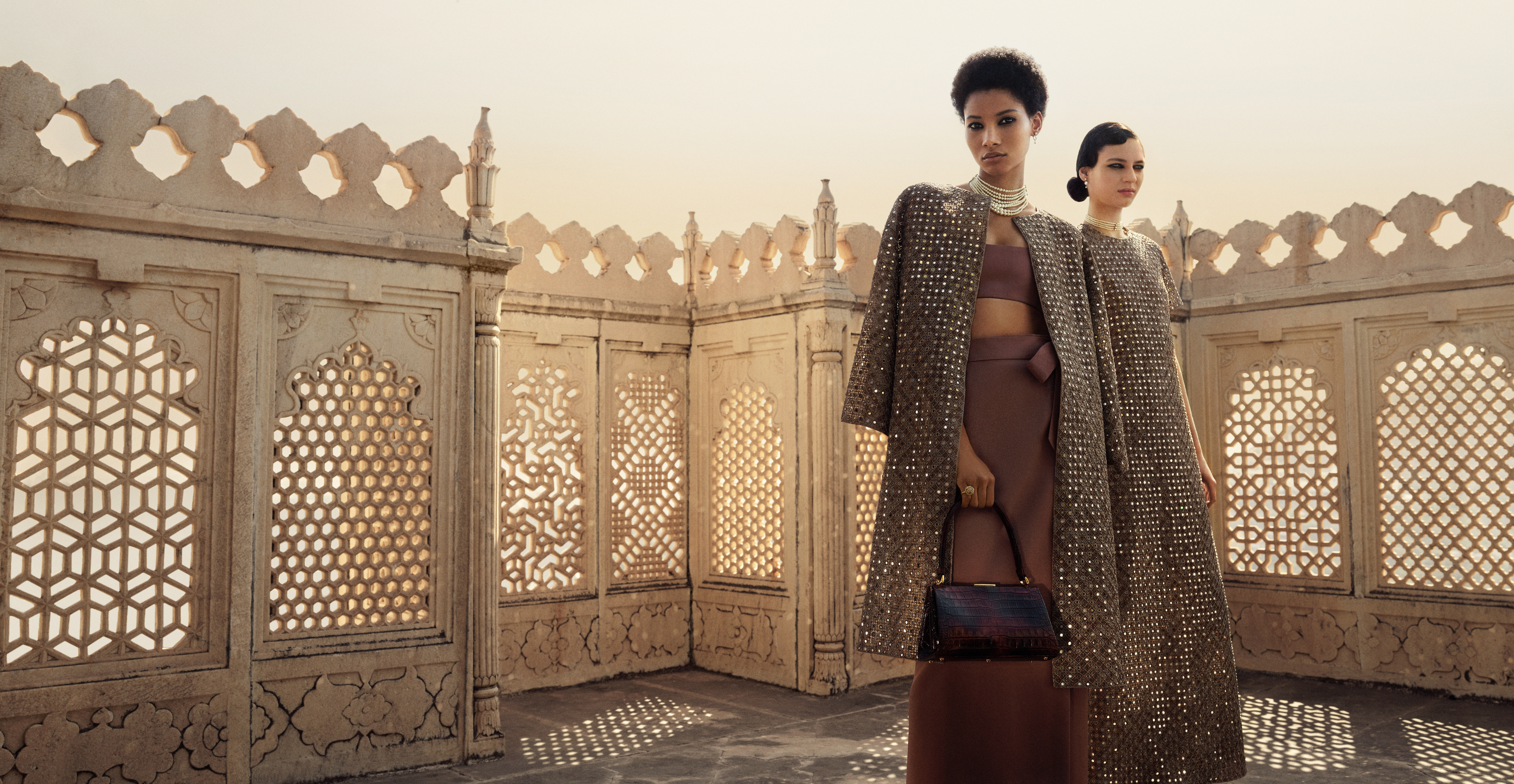 Dior đưa chiến dịch mùa Thu 2023 đến thành phố hồ ở Ấn Độ