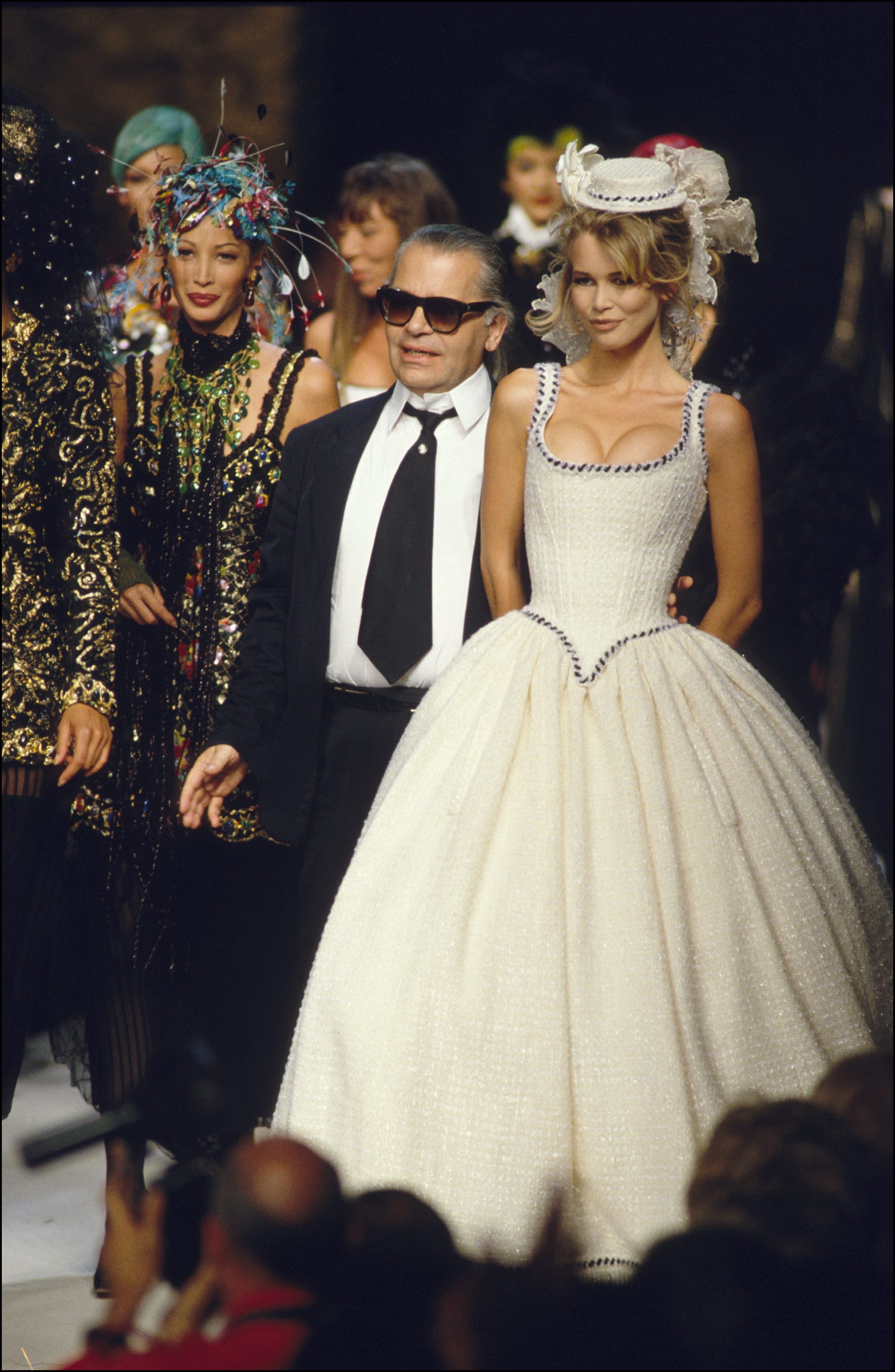 Karl-Lagerfeld-Claudia-Schiffer-Chanel-Bride-1992