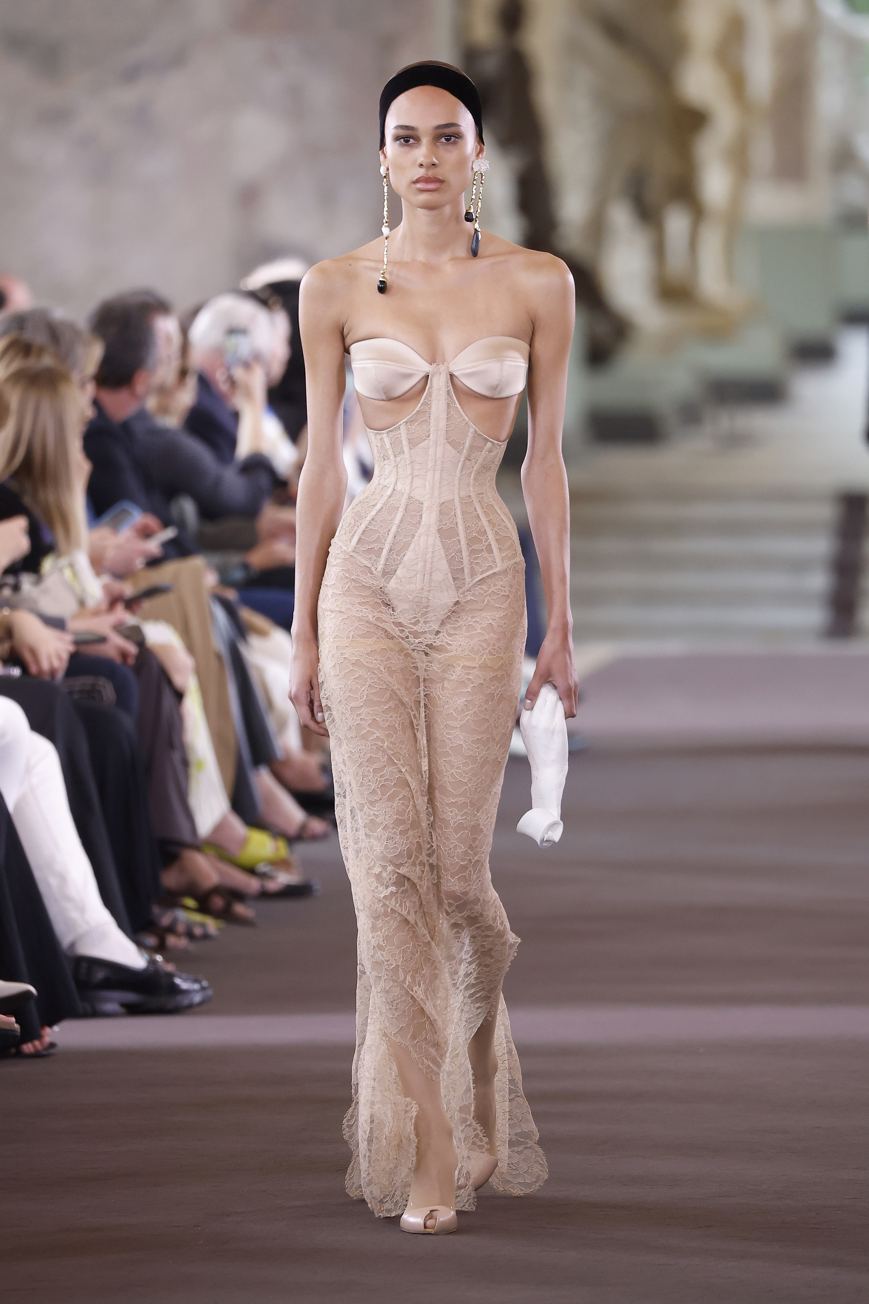 Schiaparelli Haute Couture Fall/Winter 2023/24: A World Of Wonder