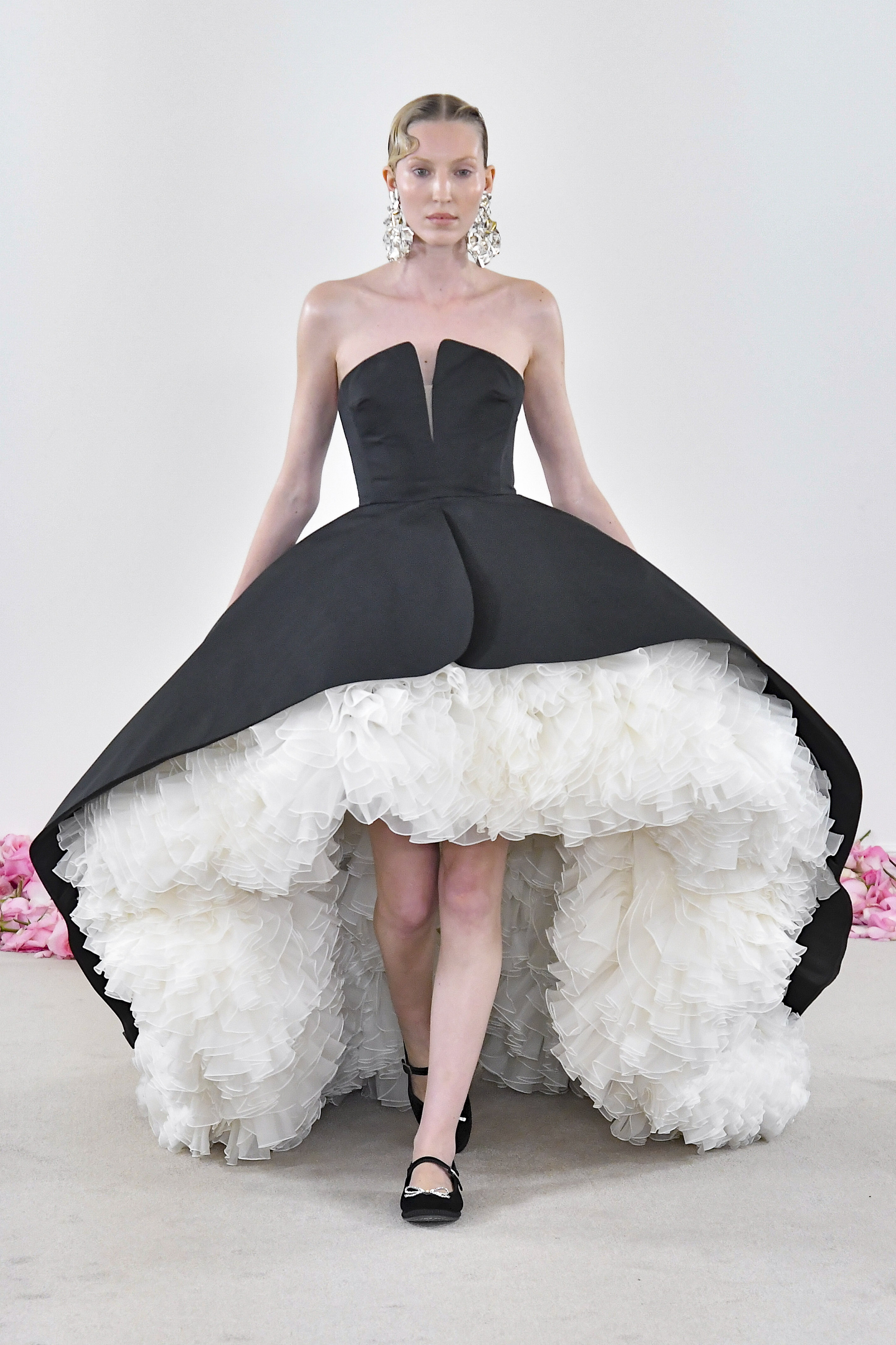 Giambattista Valli - Runway - Fall/Winter 2023-2024 Paris Haute Couture ...