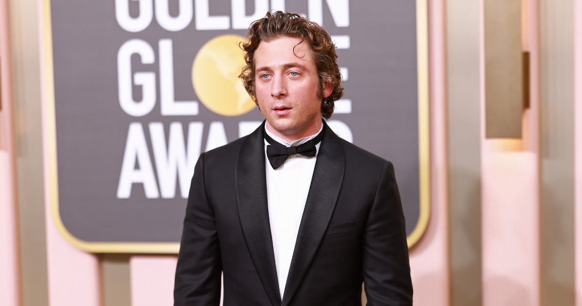 Shameless' Jeremy Allen White Shows Off Buff Body While On A Shirtless Run:  Photo 4476374, Jeremy Allen White, Shirtless Photos