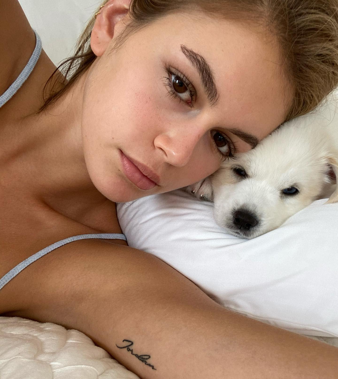 Kaia Gerber is removing shoulder tattoo