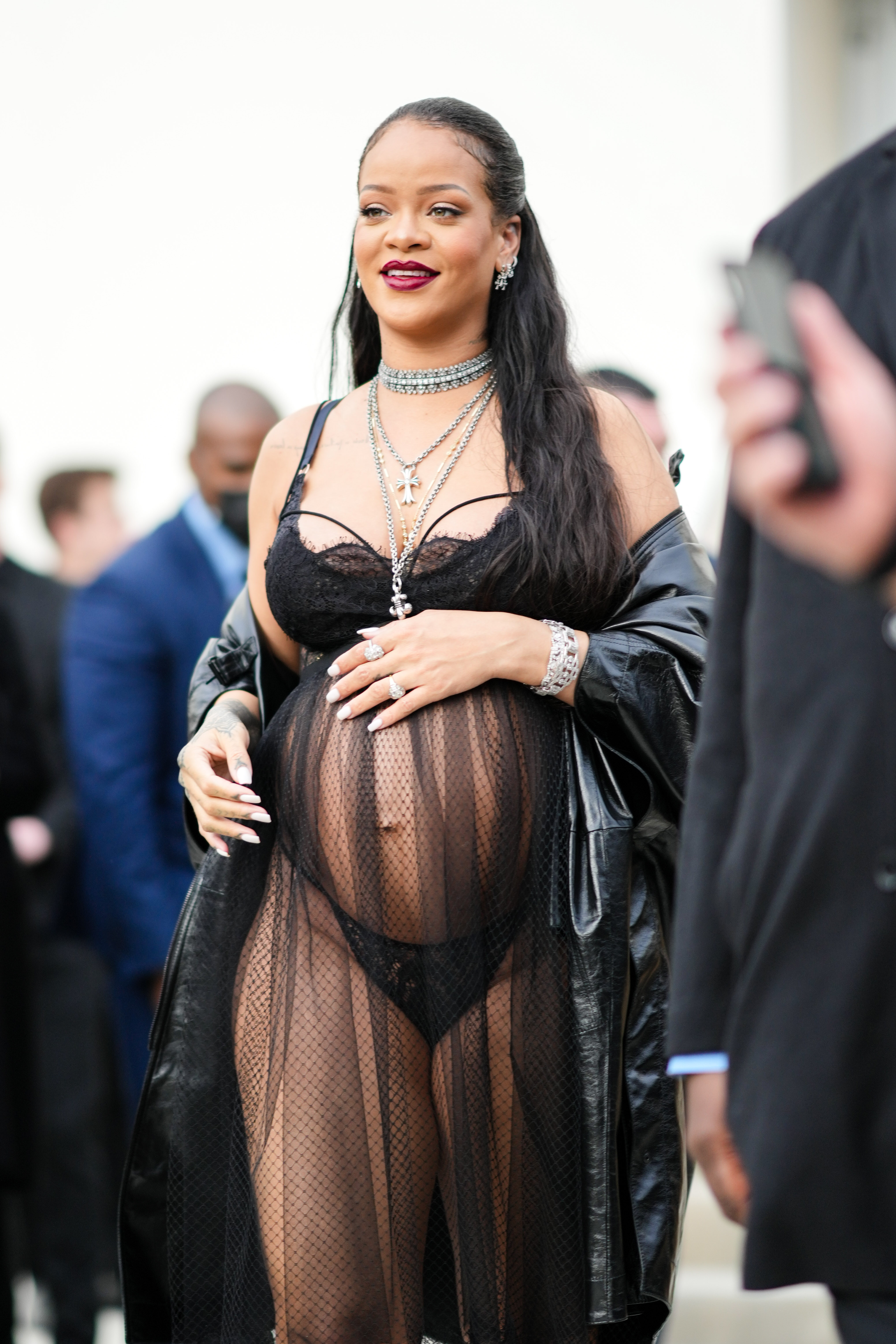 Rihanna-Maternity-Style