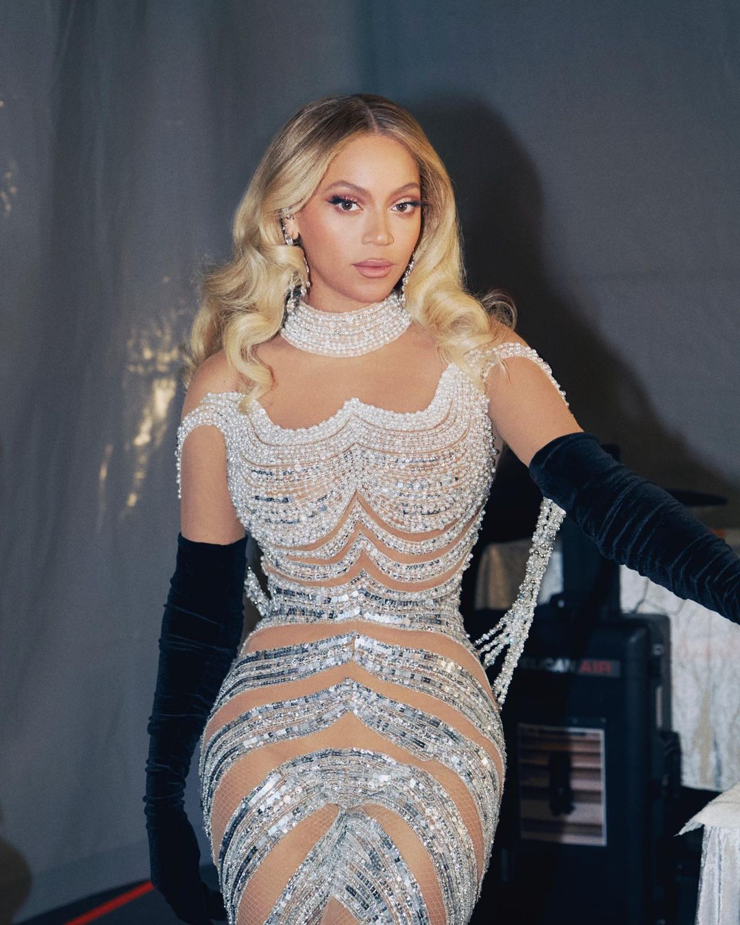 Beyoncé rocks platinum blond hair, metallic gown at 'Renaissance