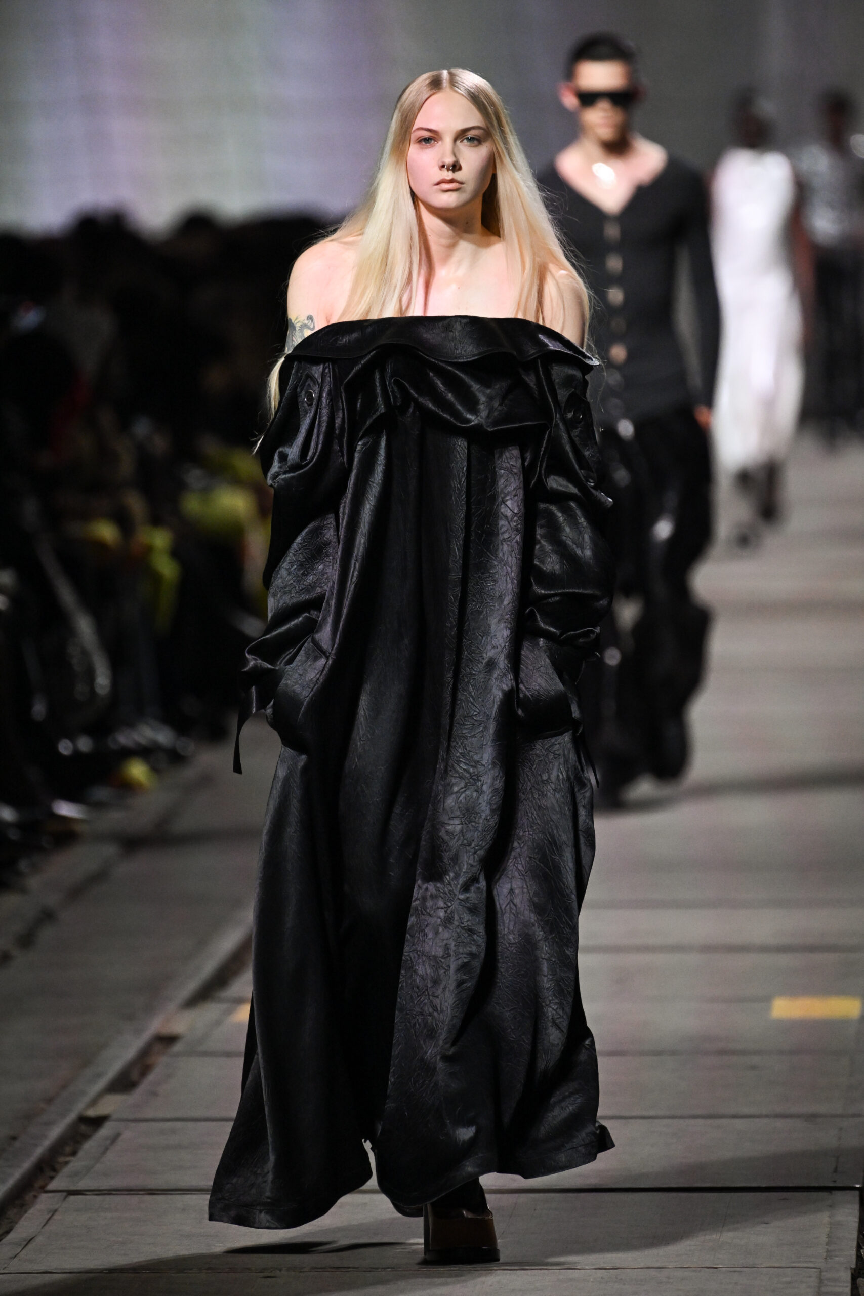 Alexander McQueen : Runway - Paris Fashion Week - Womenswear Fall/Winter  2024-2025 - Grazia