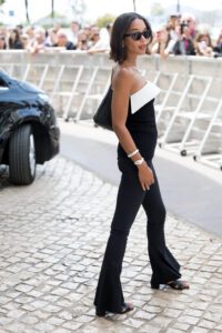 laura-harrier-ysl-le-5-à-7-large-supple-shoulder-bag