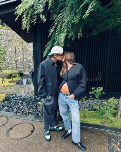 Hailey-Bieber-Maternity-Style