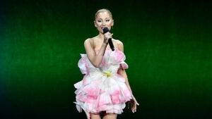 ariana-grande-social
