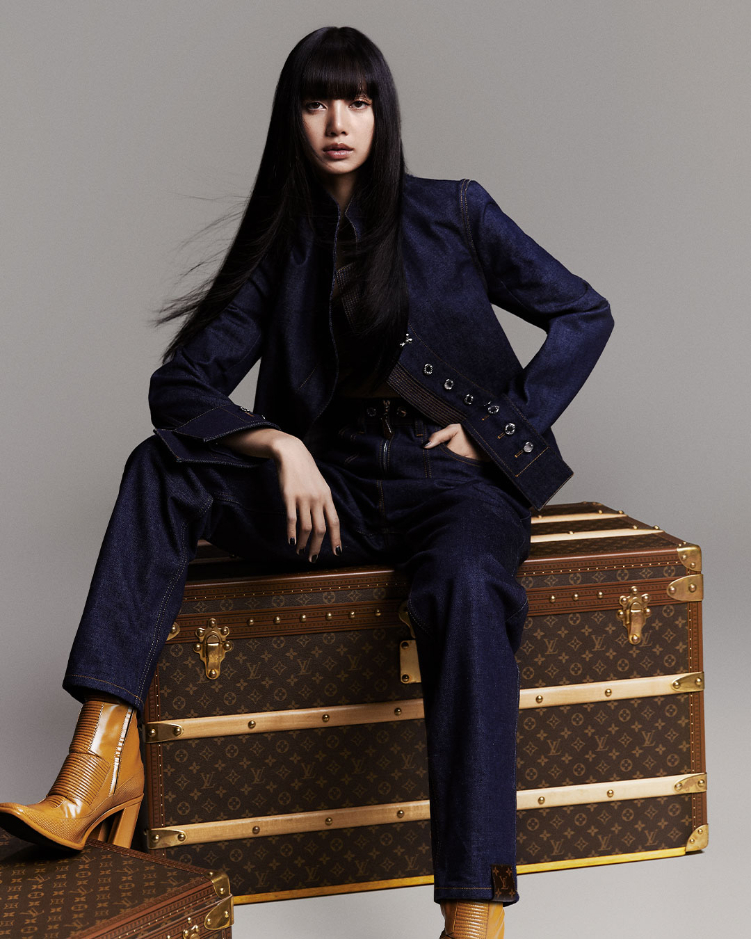 lisa-blackpink-louis-vuitton