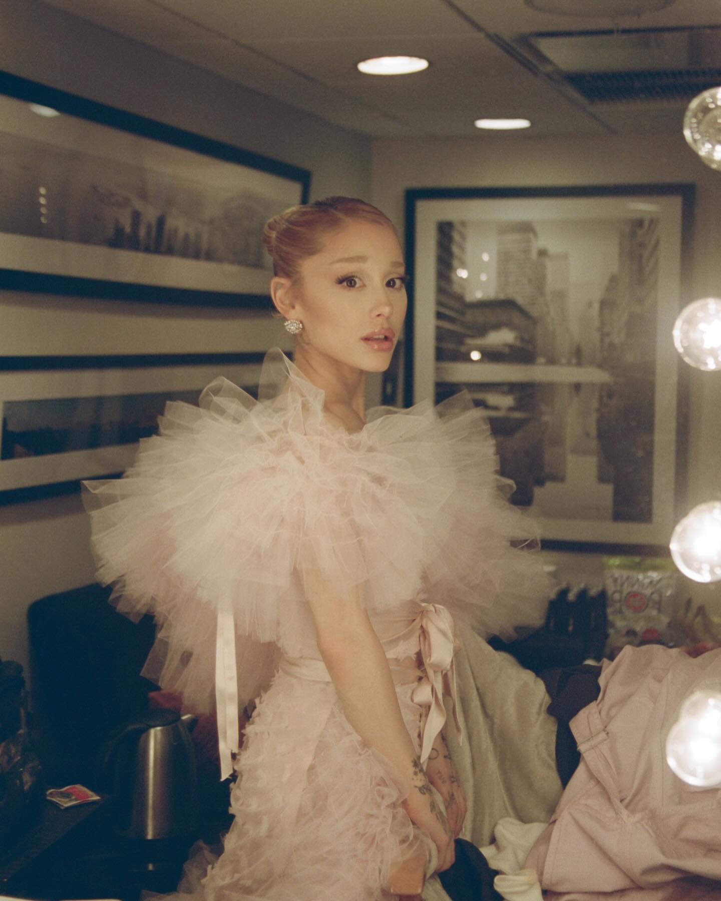 Ariana-Grande-Ethan-Slater