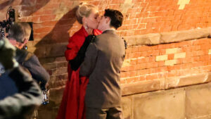 gwyneth-paltrow-timothee-chalamet-kiss