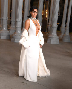 Kim-Kardashian-Princess-Diana-Necklace-scaled