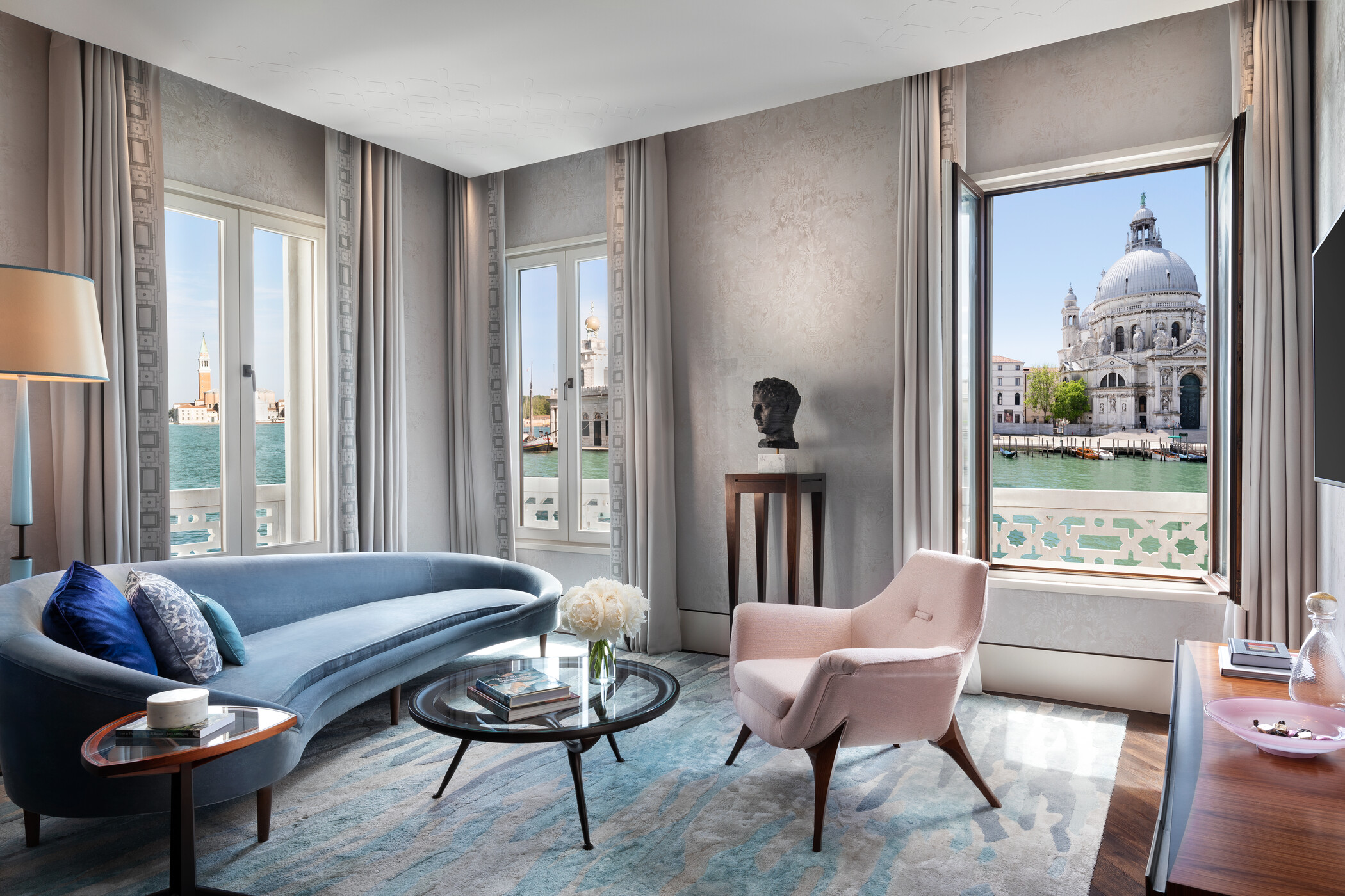 Grand-Canal-View-Suite