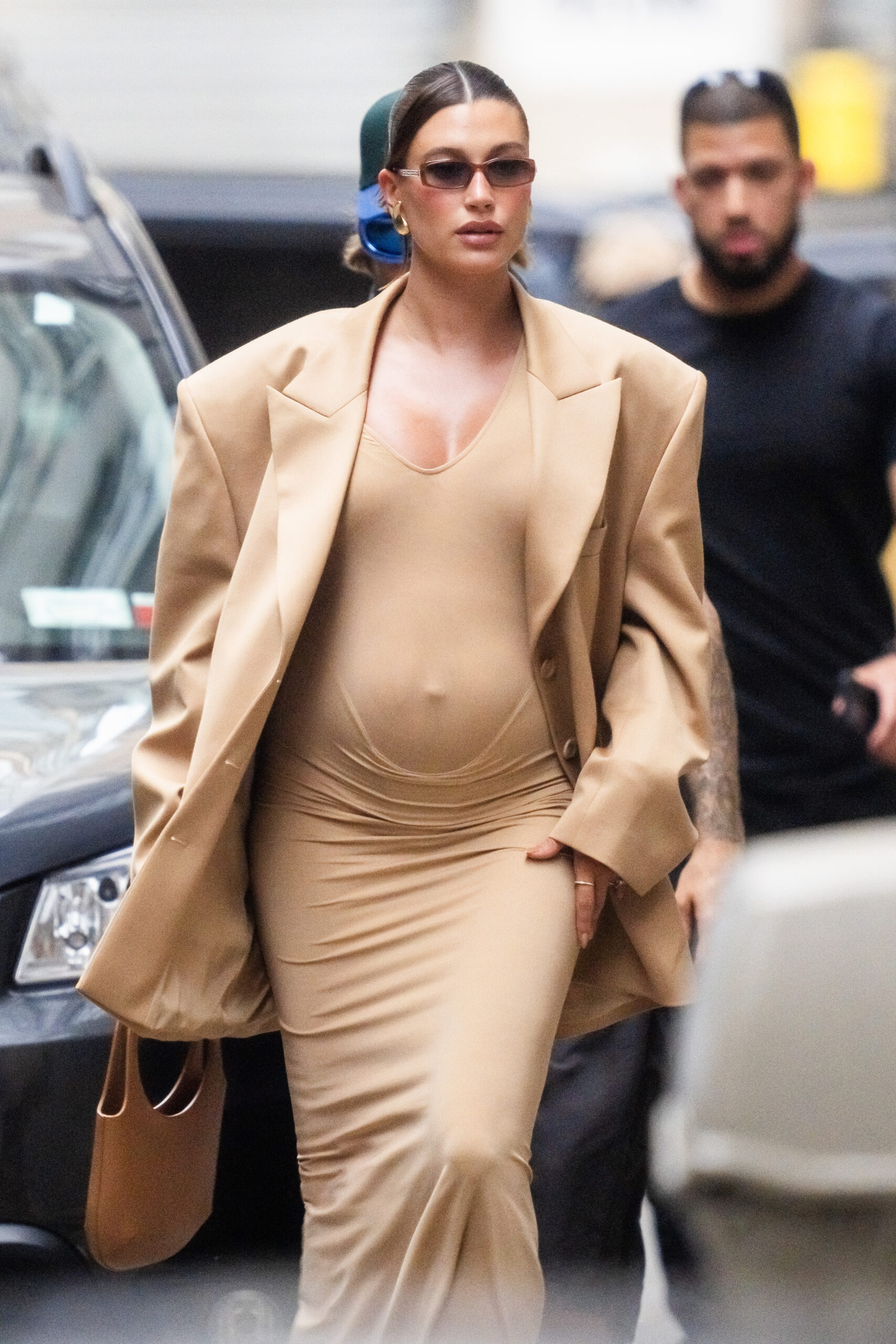 hailey-bieber-2024-nyc-pregnant