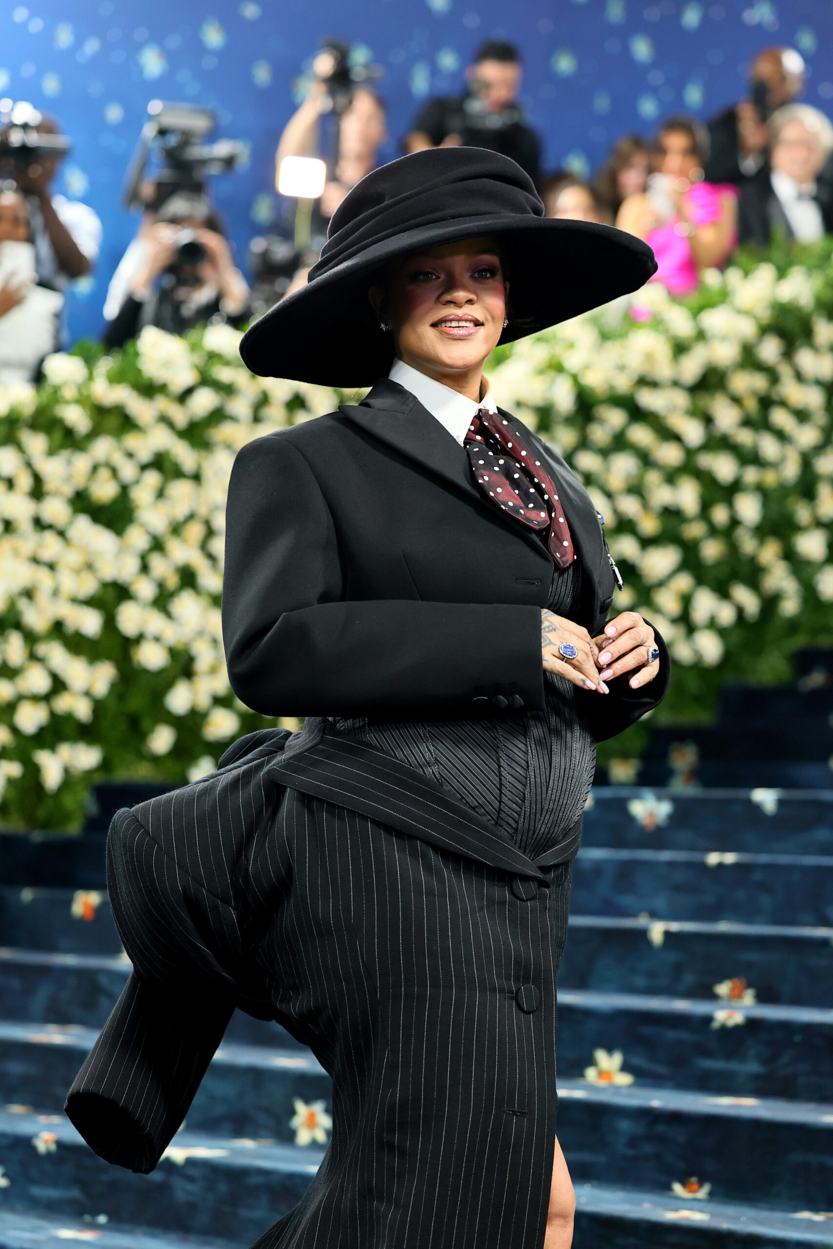 rihanna-met-gala-pregnant-2025