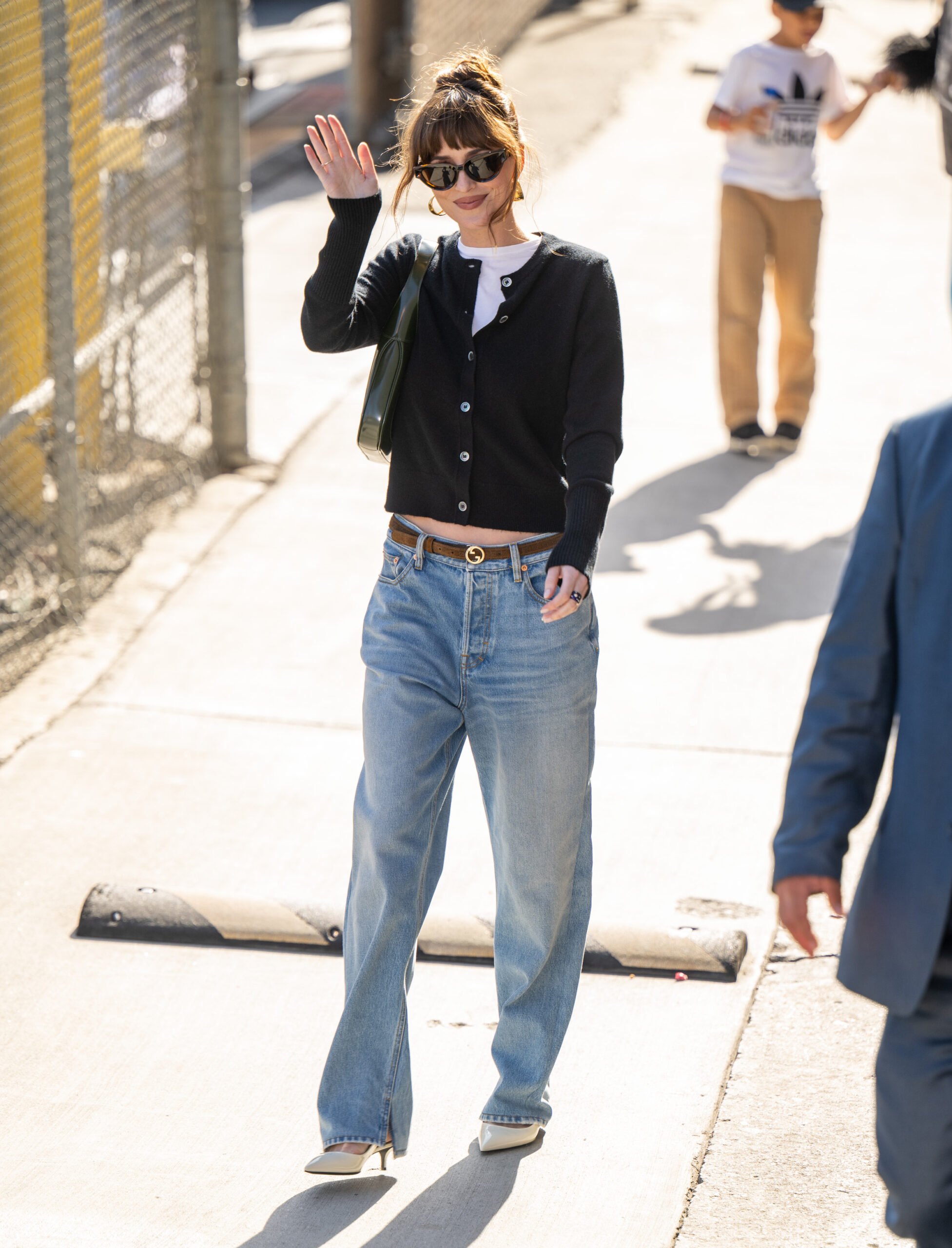 dakota-johnson-jeans