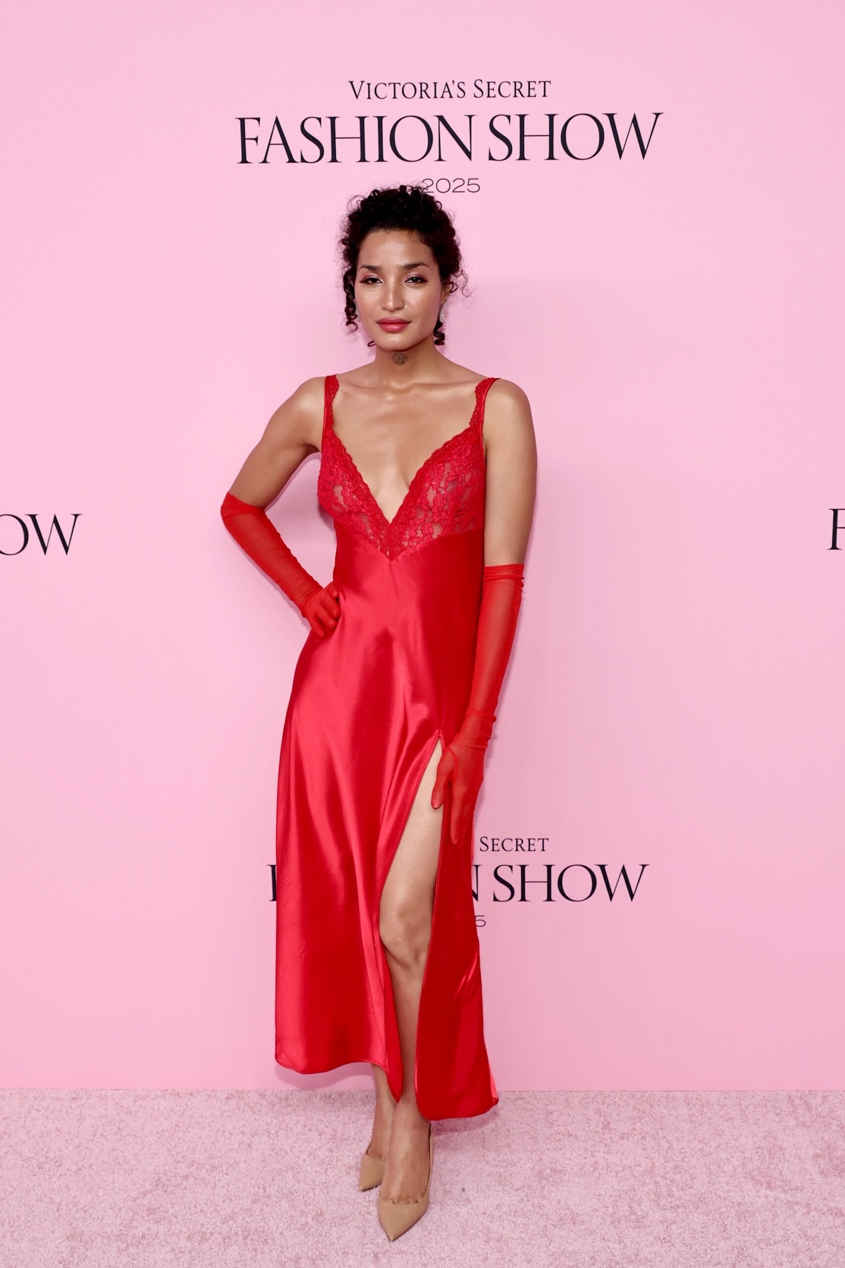 victorias-secret-fashion-show-2025-red-carpet